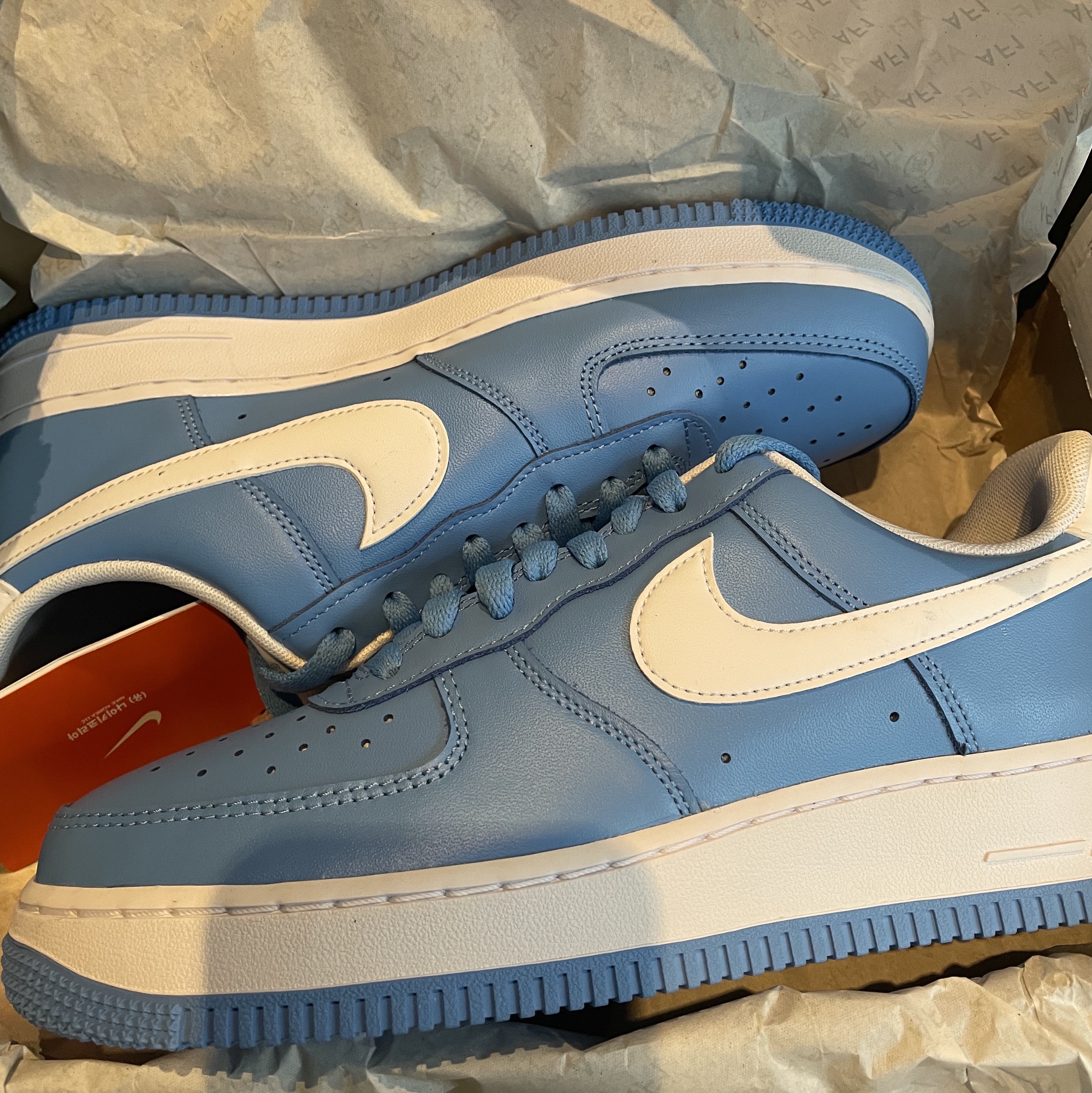 Nike Air Force 1 '07 Low University Blue 착용 스타일 - 2