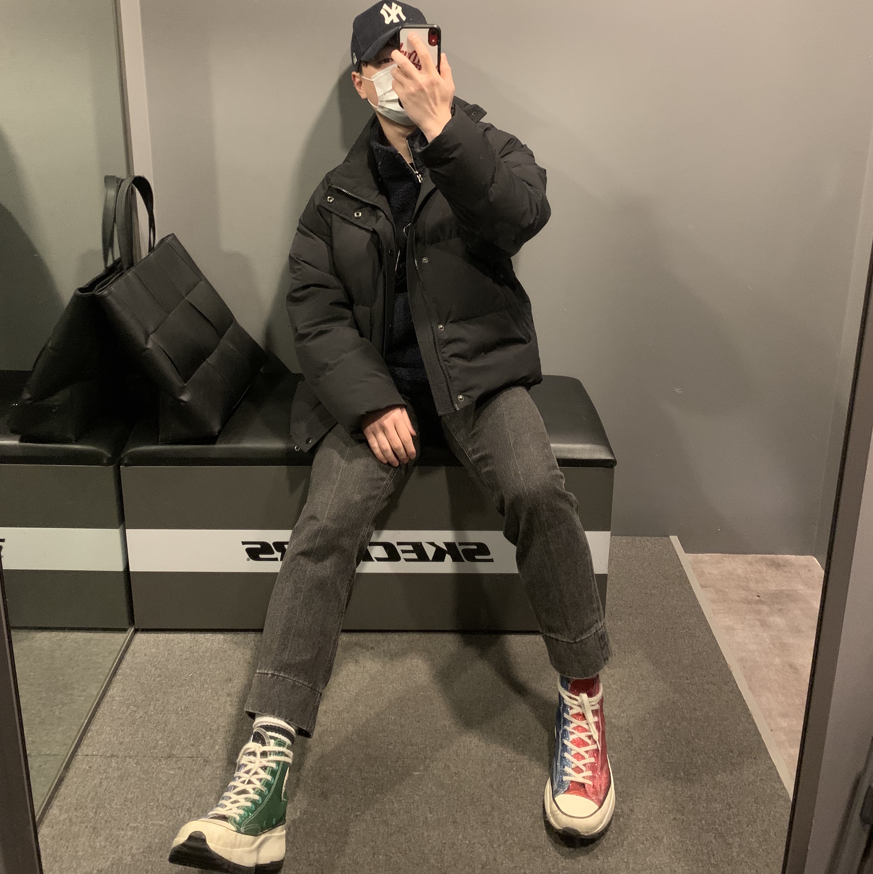 Converse x JW Anderson Run Star Hike Hi Glitter 착용 스타일