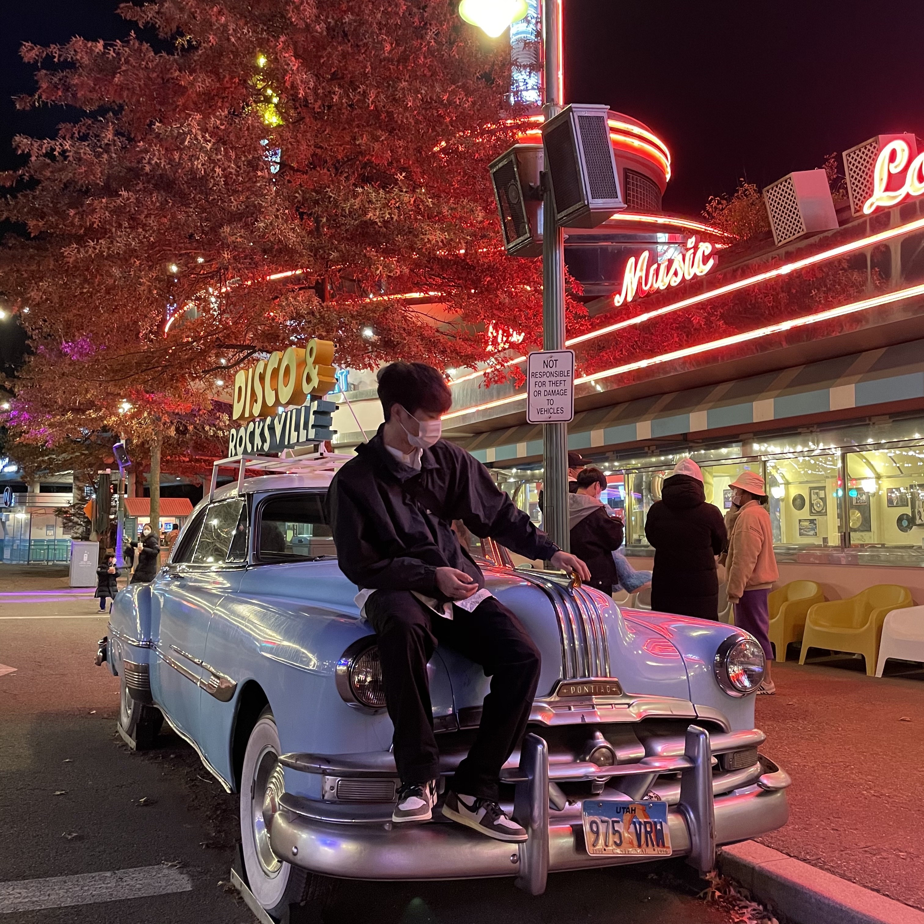 Jordan 1 x Travis Scott Retro High OG SP Mocha, Essentials Half-Zip Track Jacket Black - 21SS 착용 스타일