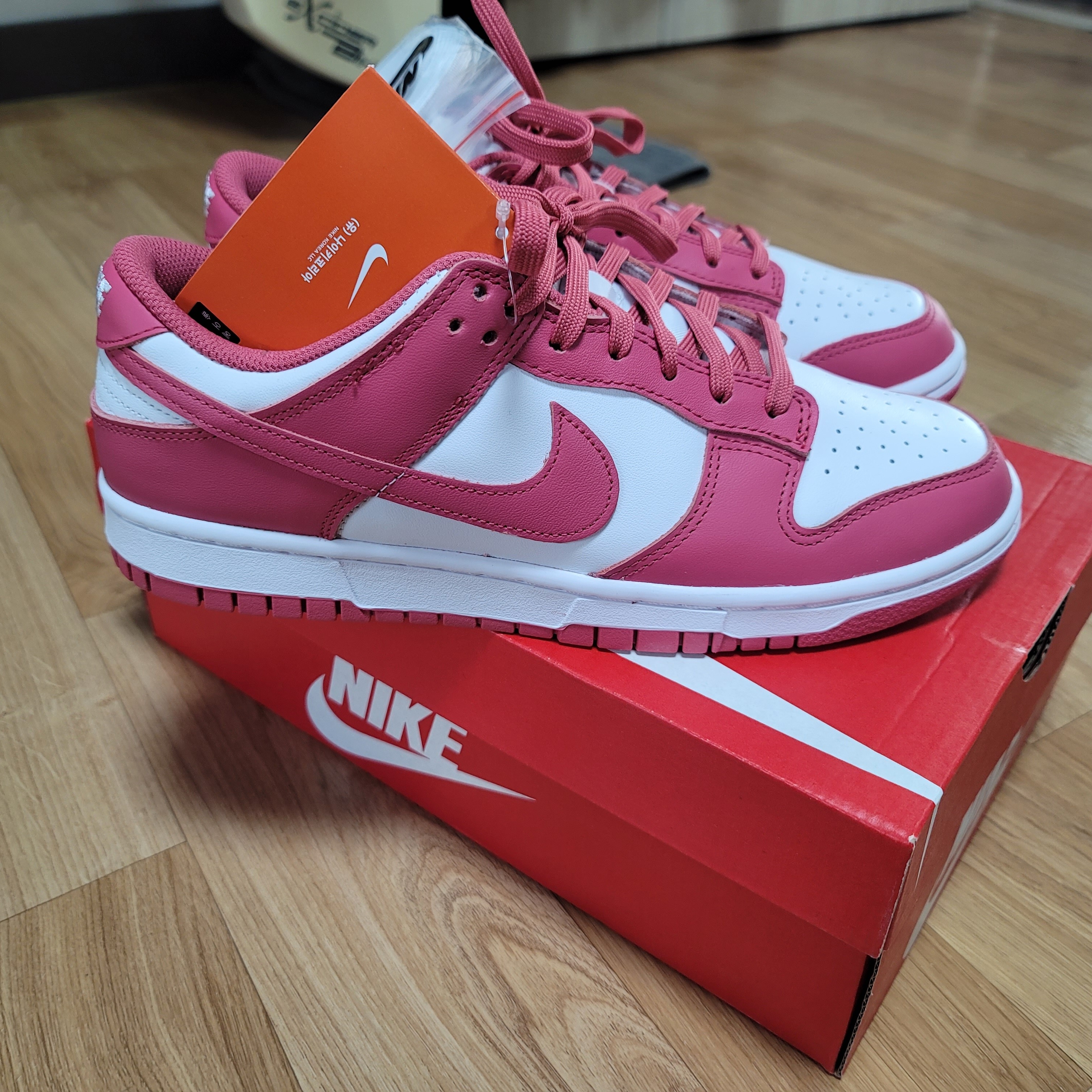 (W) Nike Dunk Low Archeo Pink 착용 스타일 - 2