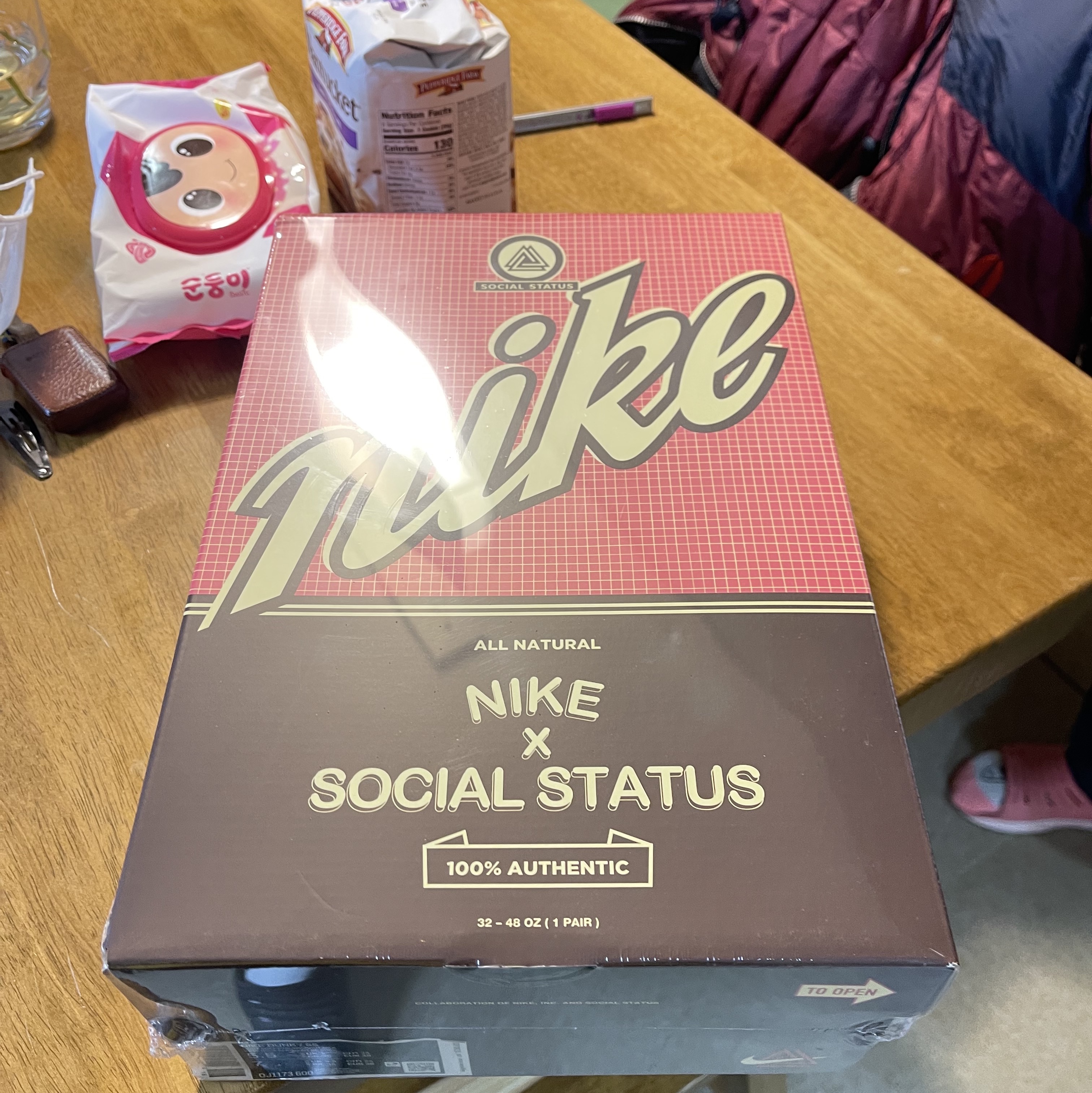 Nike x Social Status Dunk Mid Free Lunch Strawberry Milk 착용 스타일 - 3