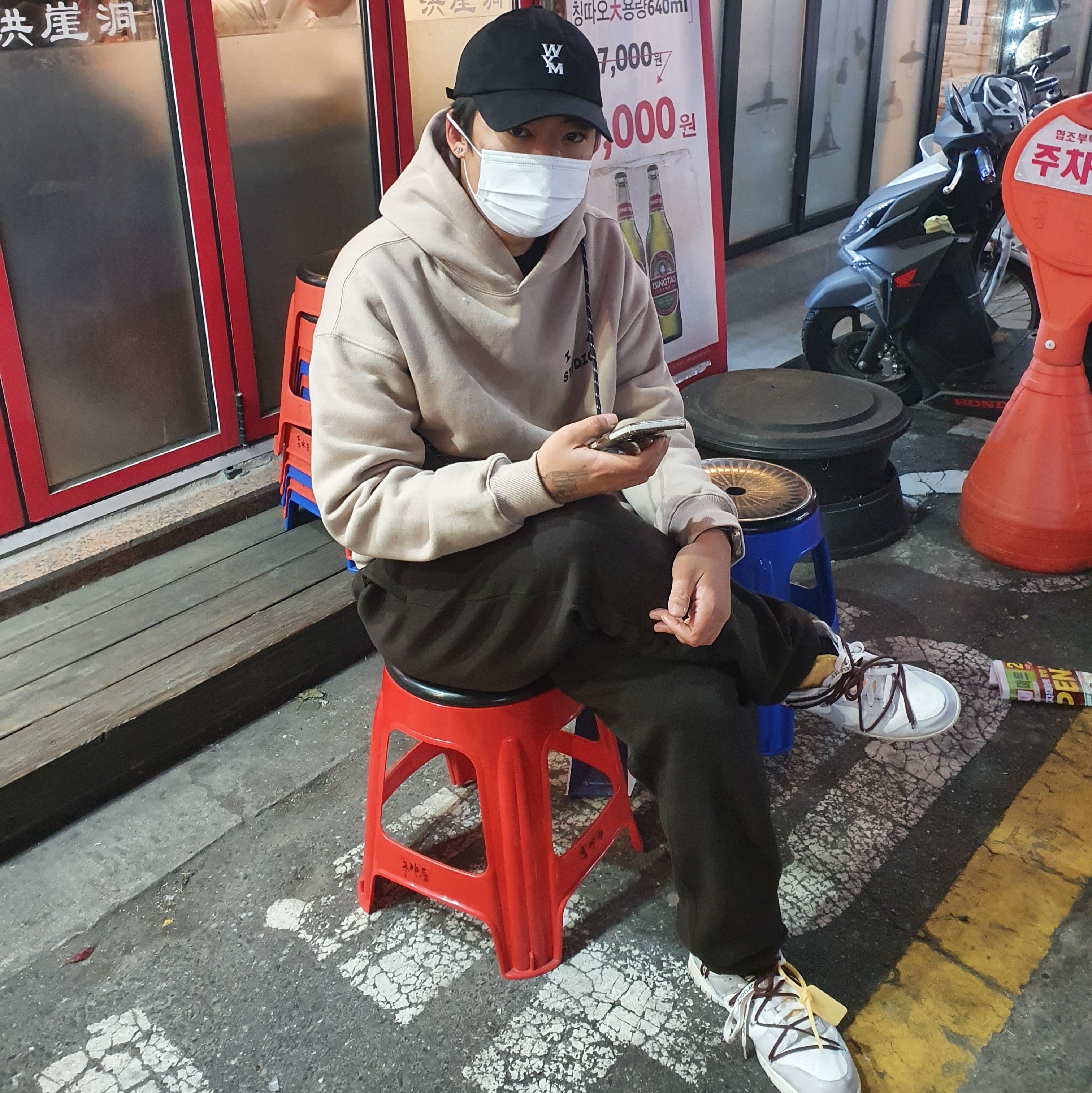 IAB Studio Hoodie Sand - 19FW, IAB Studio Sweatpants Brown 착용 스타일