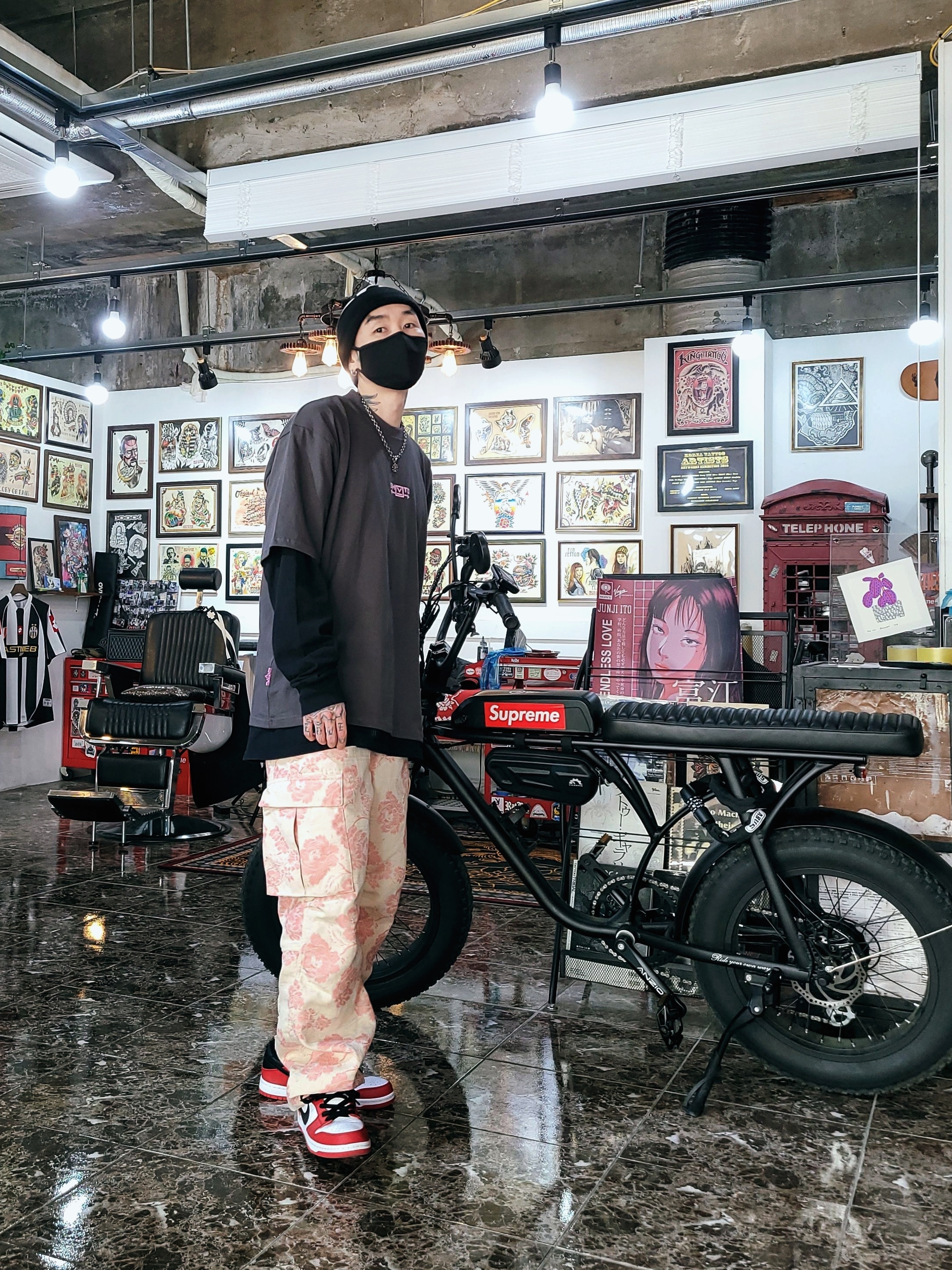 Supreme Big Logo Beanie Black, Supreme Floral Tapestry Cargo Pants Pink - 21SS 착용 스타일