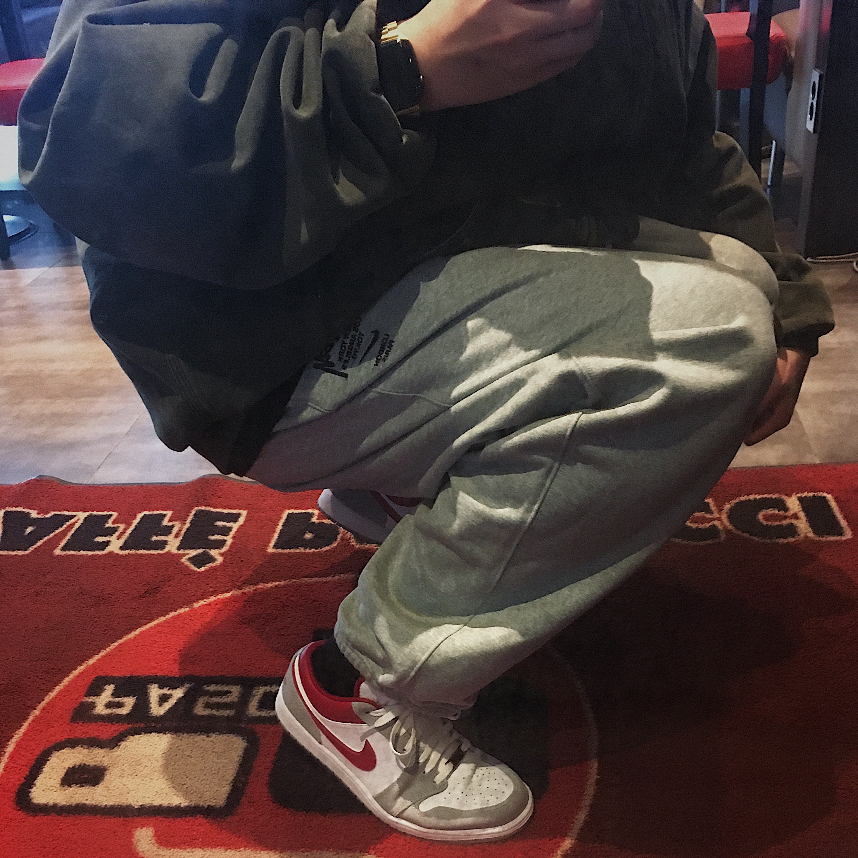 Jordan 1 Low SE Light Smoke Grey Gym Red, Nike x Stussy NRG ZR Fleece Pants Heather Grey - US/EU 착용 스타일