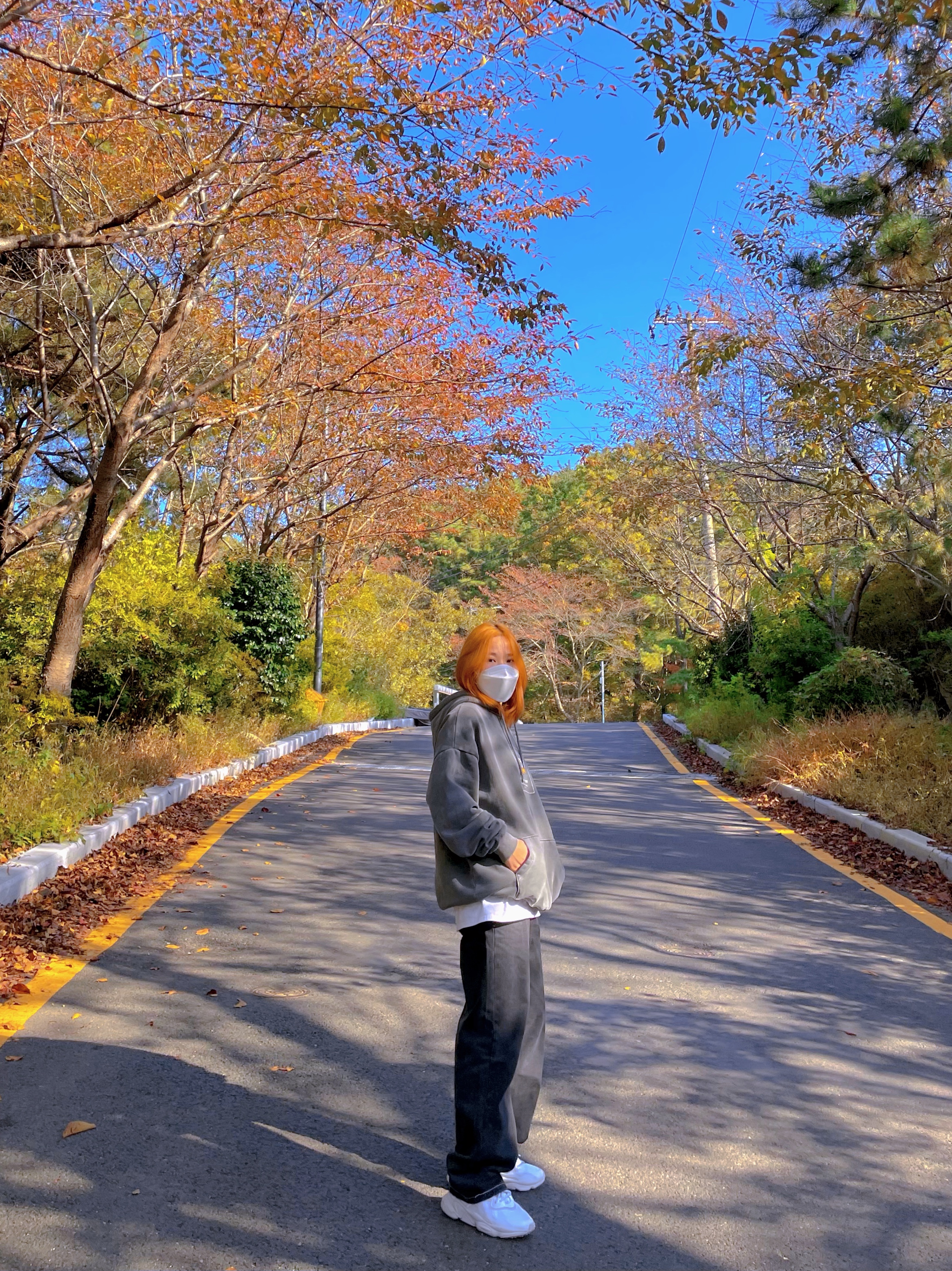 Adidas Ozweego Clear Brown 착용 스타일