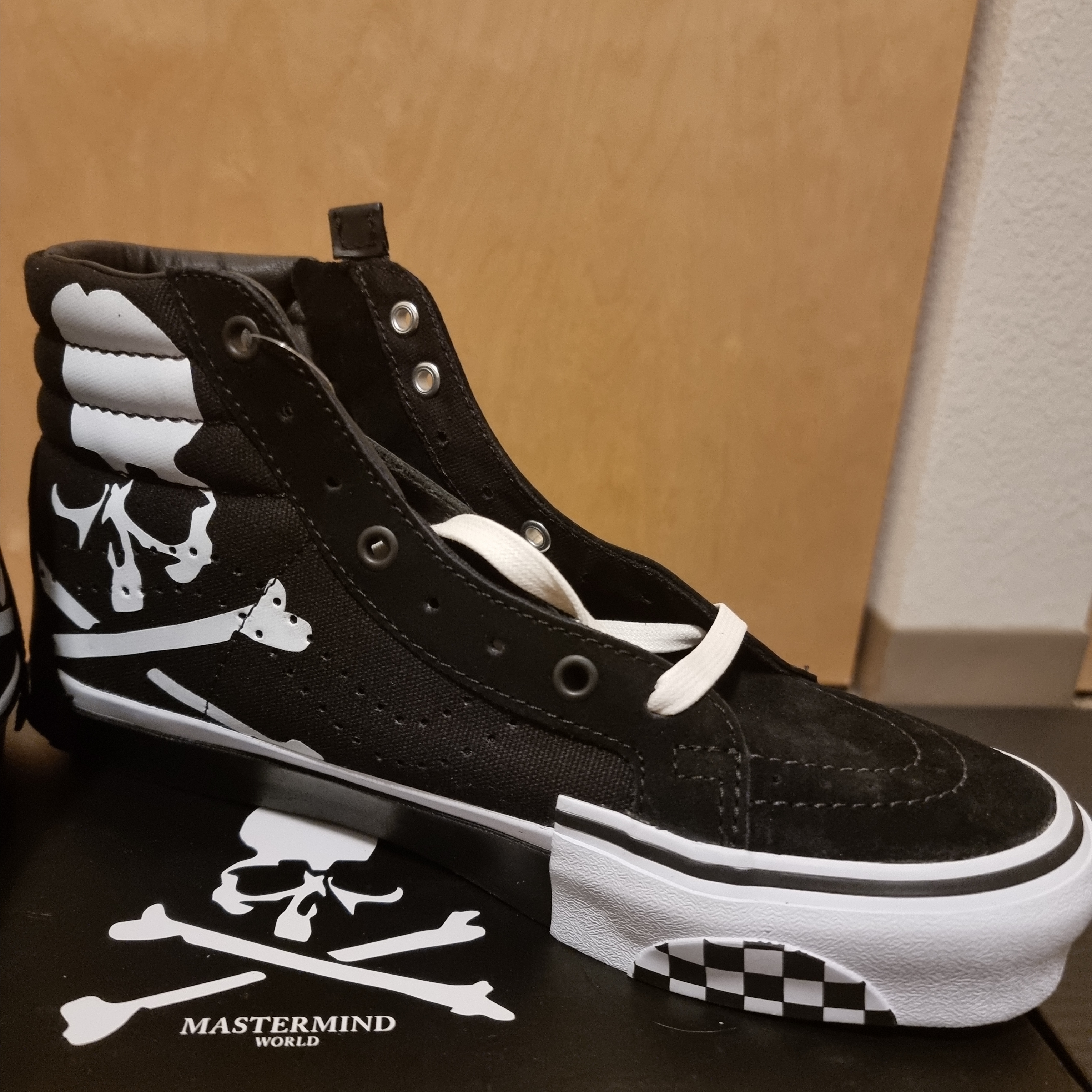 Vans Vault x Mastermind x END. Sk8-Hi Cap LX Black 착용 스타일 - 2