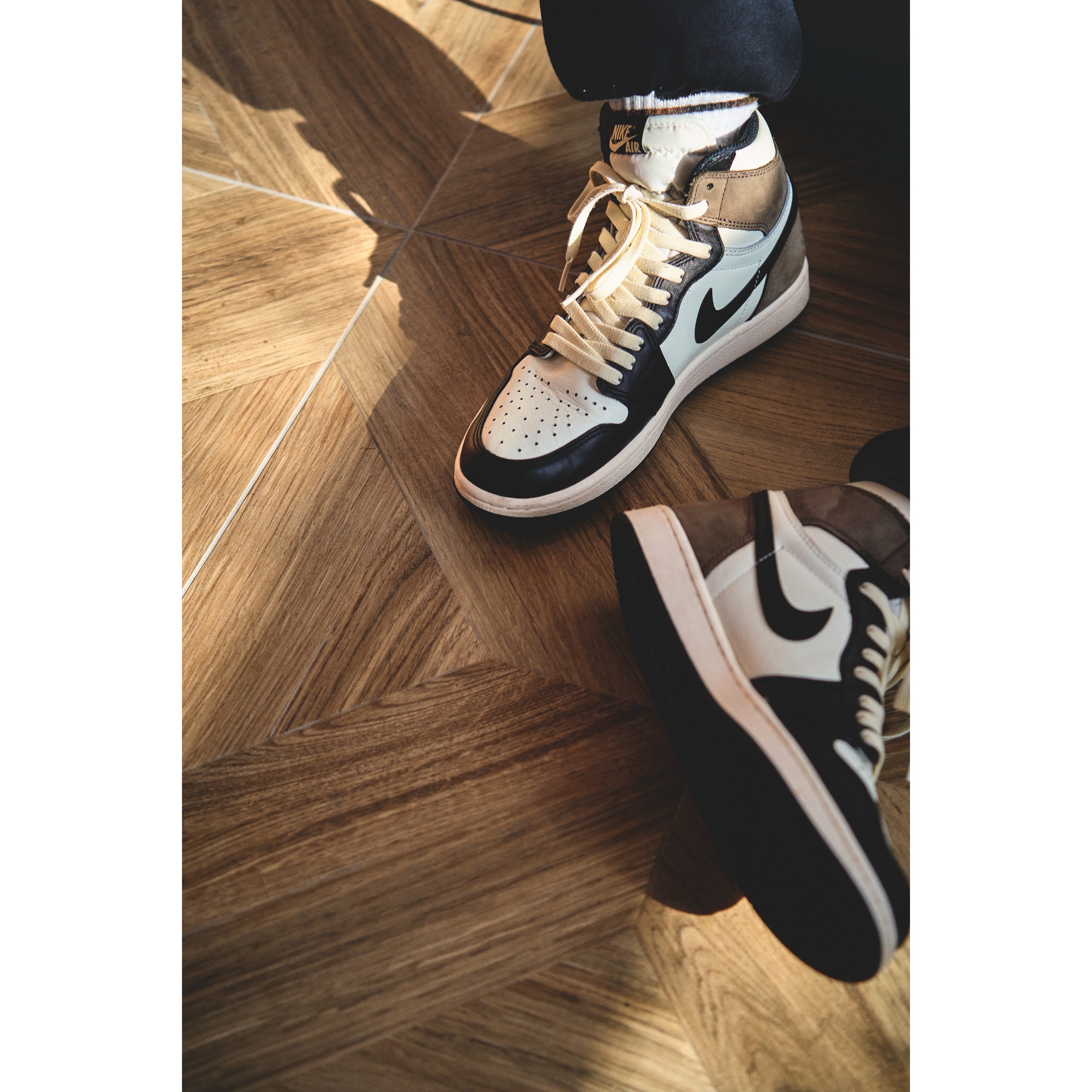 Jordan 1 Retro High OG Black Mocha, Essentials Coach Jacket Dark Slate/Stretch Limo/Black - 20FW 착용 스타일 - 3