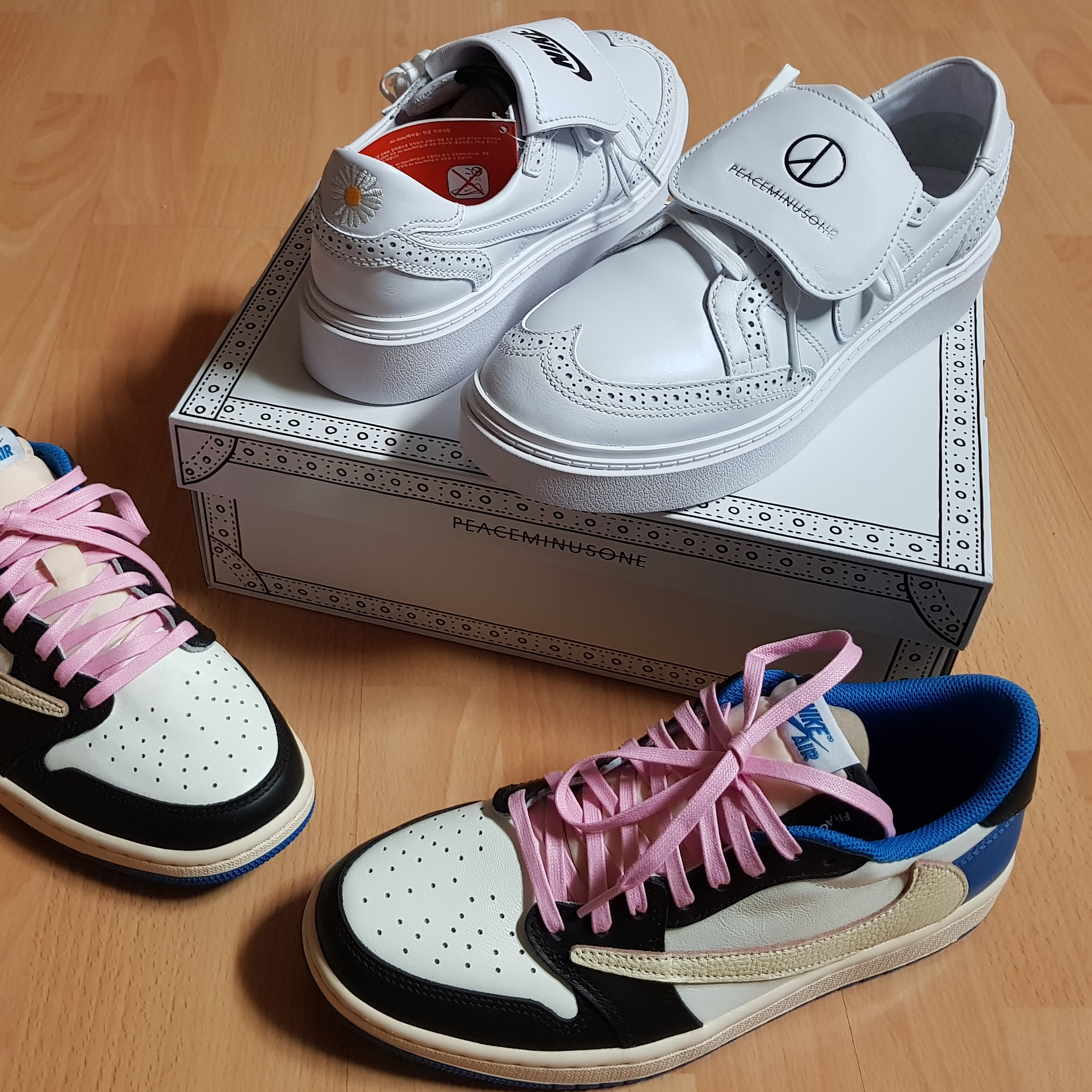 Nike x Peaceminusone Kwondo1 White, Jordan 1 x Travis Scott x Fragment Retro Low OG SP Military Blue 착용 스타일 - 3