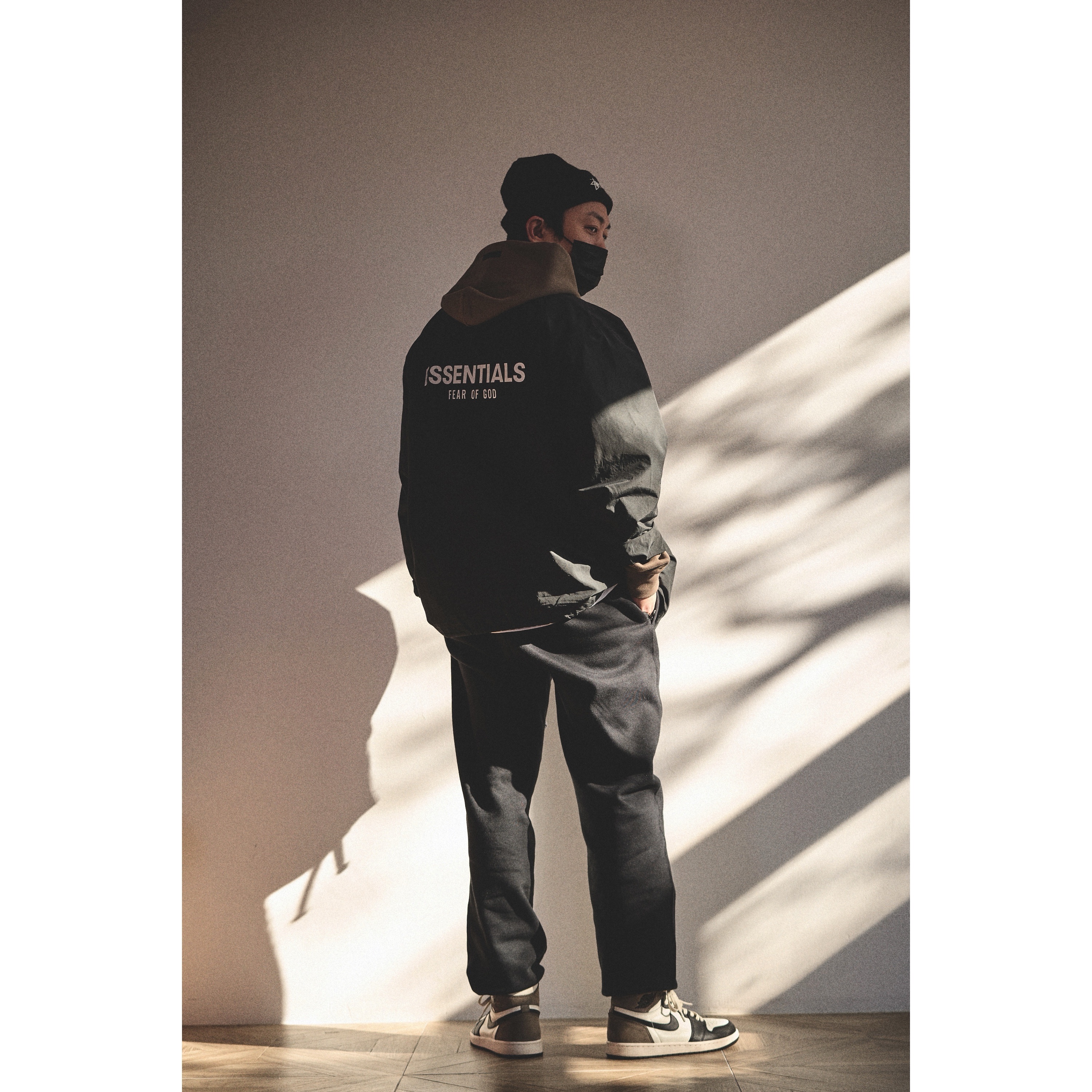Jordan 1 Retro High OG Black Mocha, Essentials Coach Jacket Dark Slate/Stretch Limo/Black - 20FW 착용 스타일 - 2