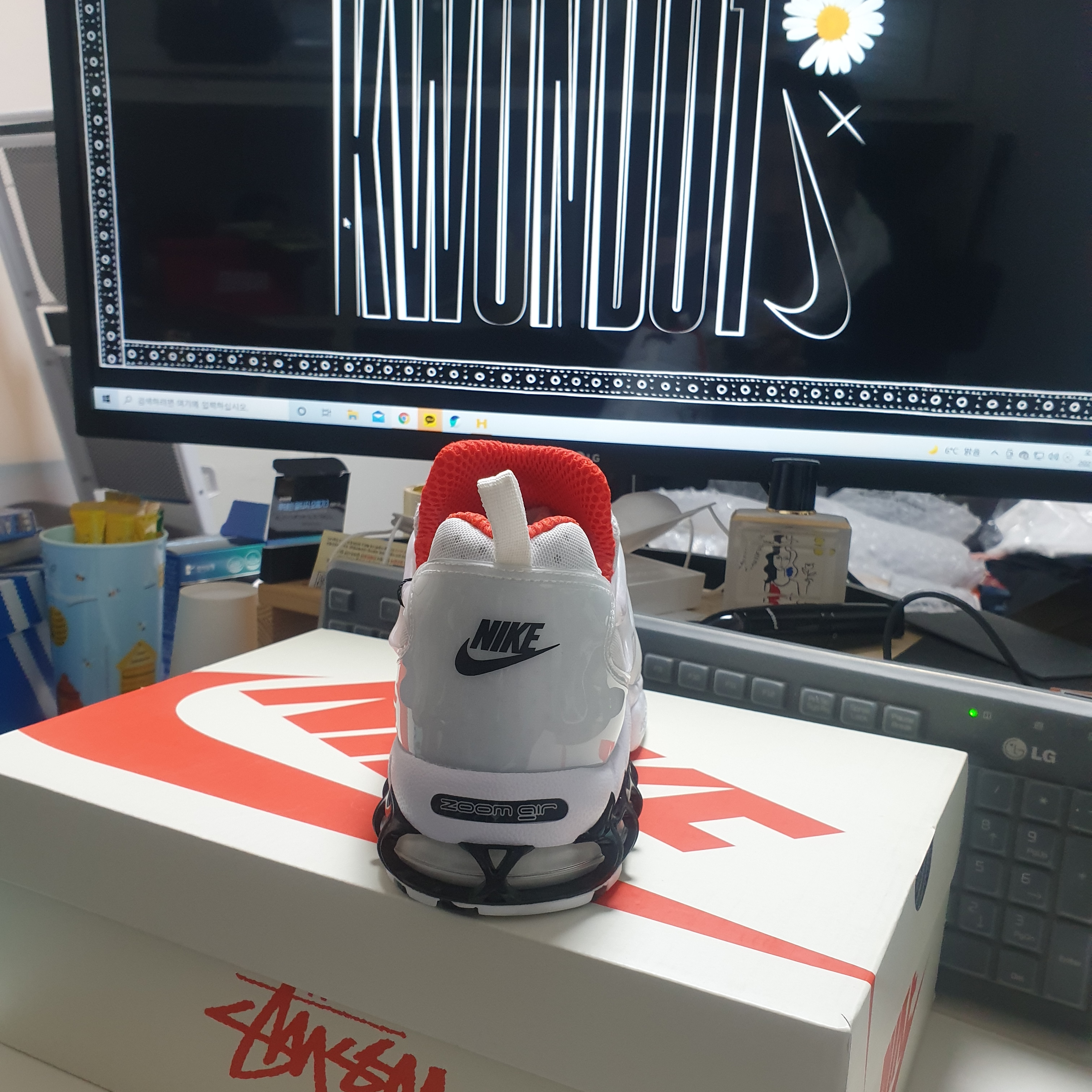 Nike x Stussy Air Zoom Spiridon Kukini White 착용 스타일 - 2