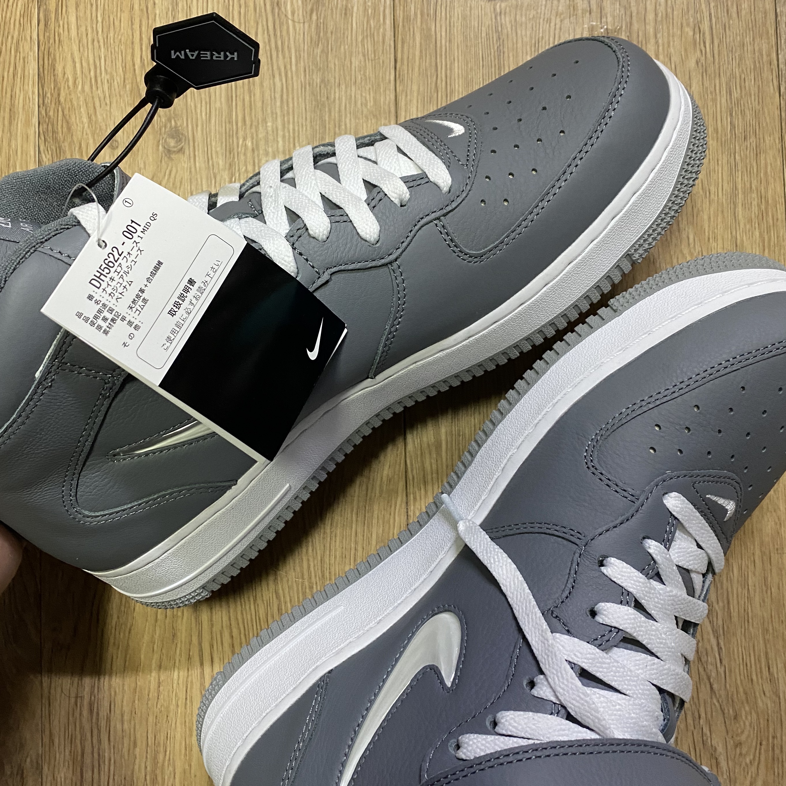 Nike Air Force 1 Mid QS NYC Cool Grey 착용 스타일
