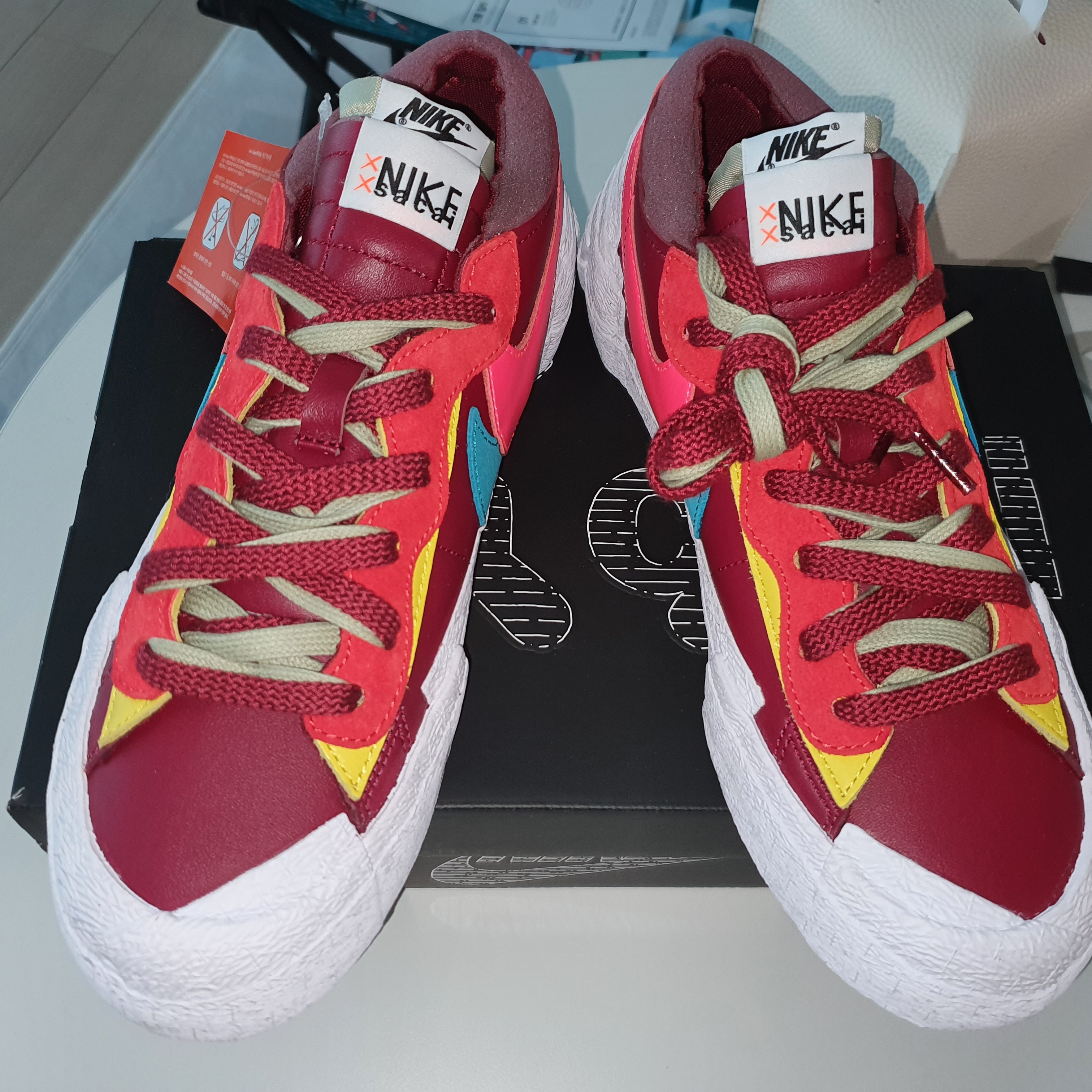Nike x Sacai x Kaws Blazer Low Team Red 착용 스타일 - 2