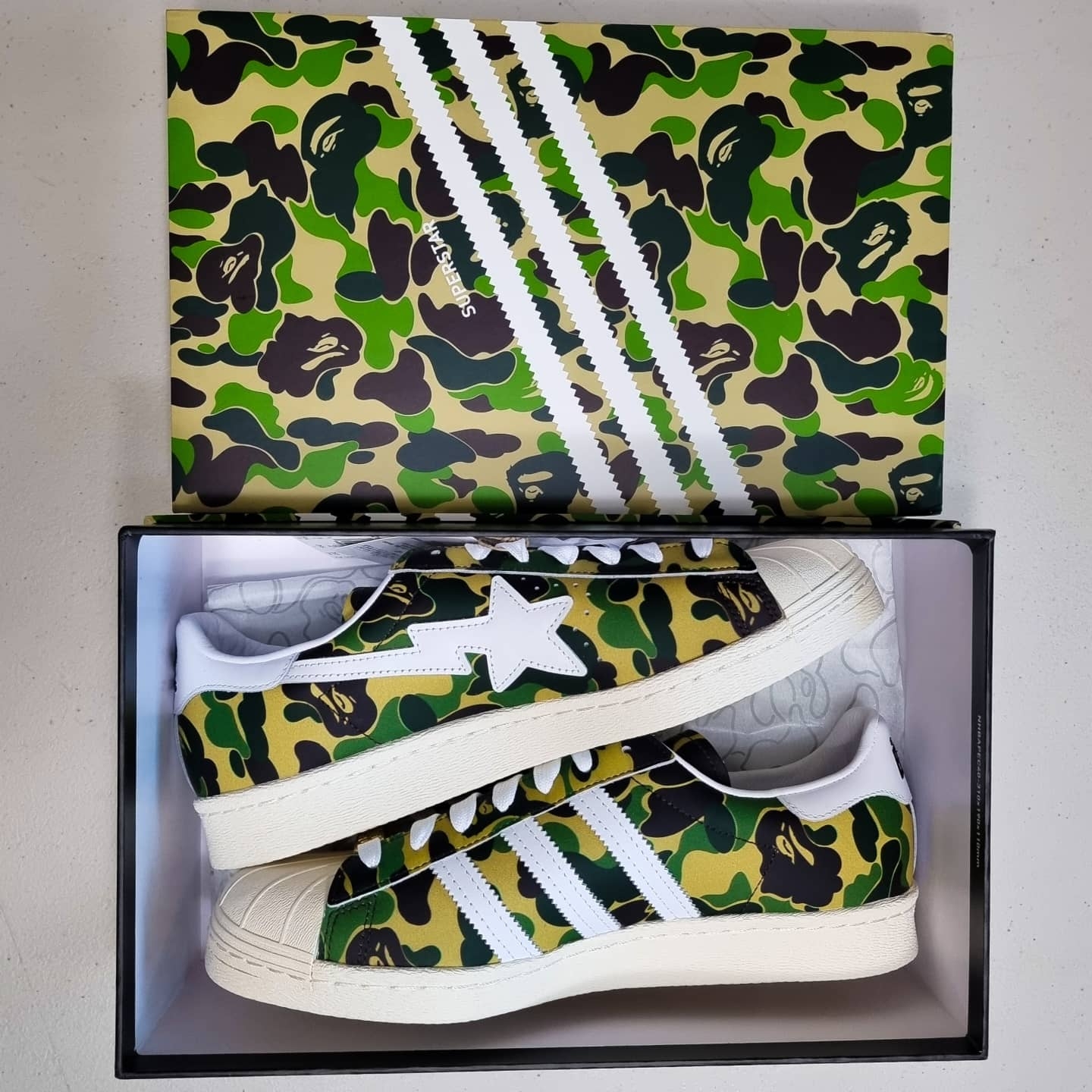 Adidas x BAPE Superstar 80s Green Camo 착용 스타일 - 2