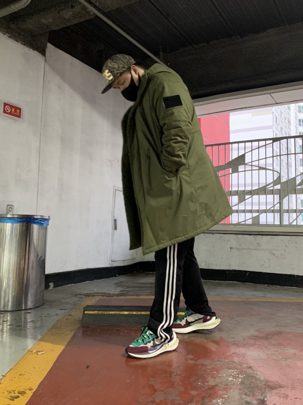Nike x Sacai VaporWaffle String & Black Villain Red 착용 스타일