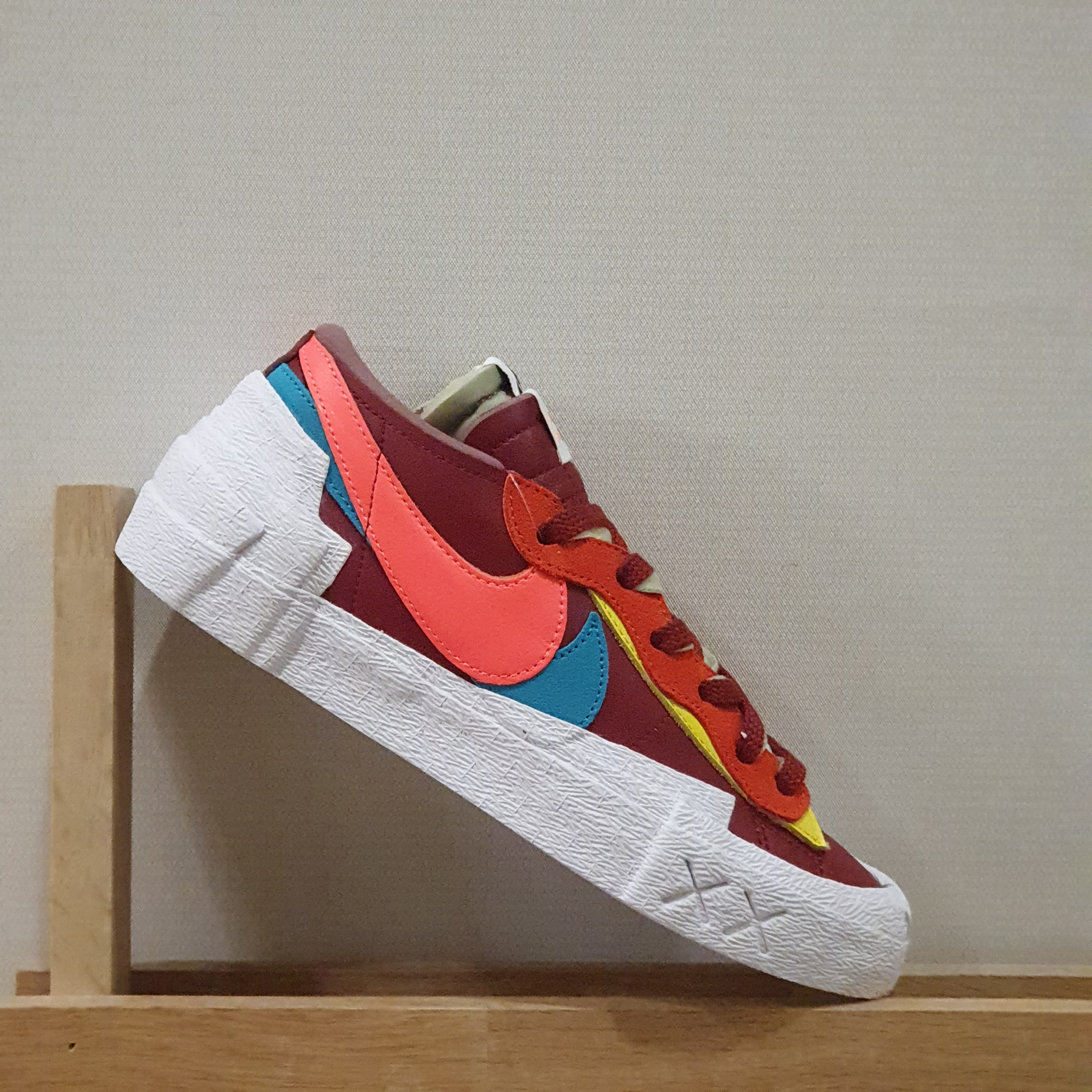 Nike x Sacai x Kaws Blazer Low Team Red 착용 스타일 - 2