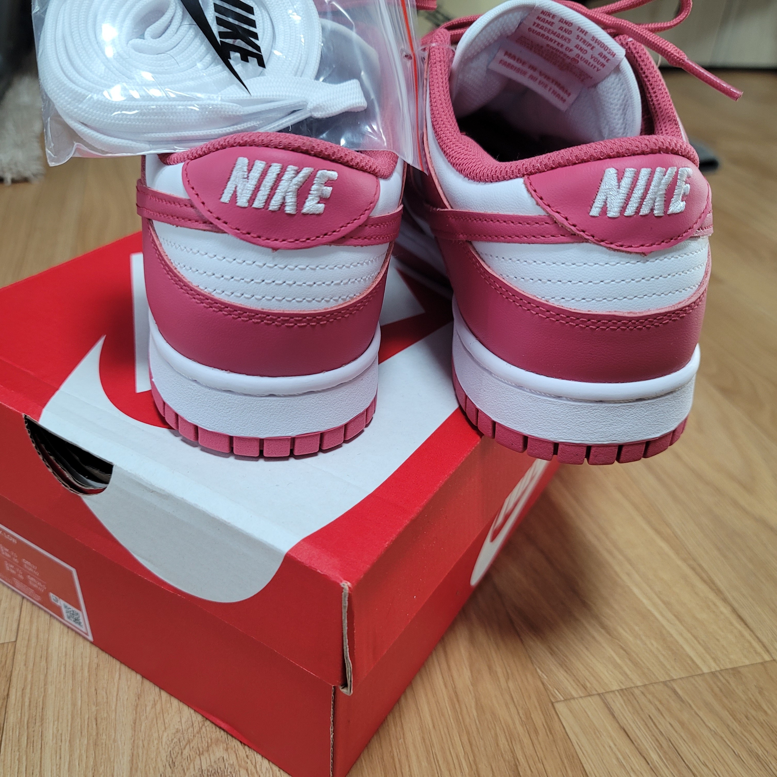 (W) Nike Dunk Low Archeo Pink 착용 스타일 - 3