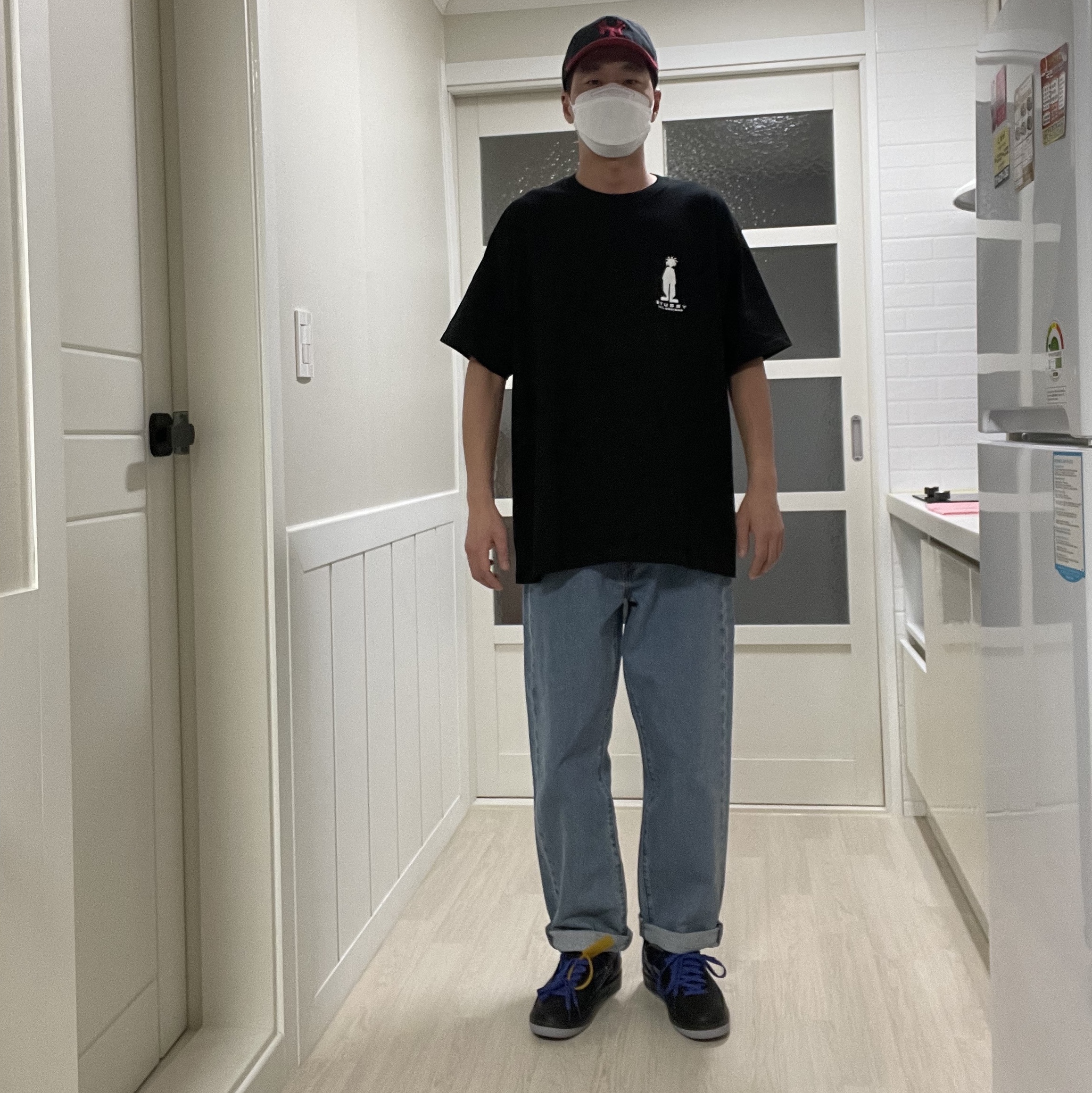 Jordan 2 x Off-White Retro Low SP Black and Varsity Royal 착용 스타일 - 1