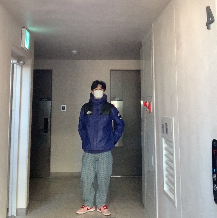 Supreme x The North Face Leather Mountain Parka Royal - 18FW, Nike x StrangeLove SB Dunk Low Pink (Regular Box) 착용 스타일 - 1