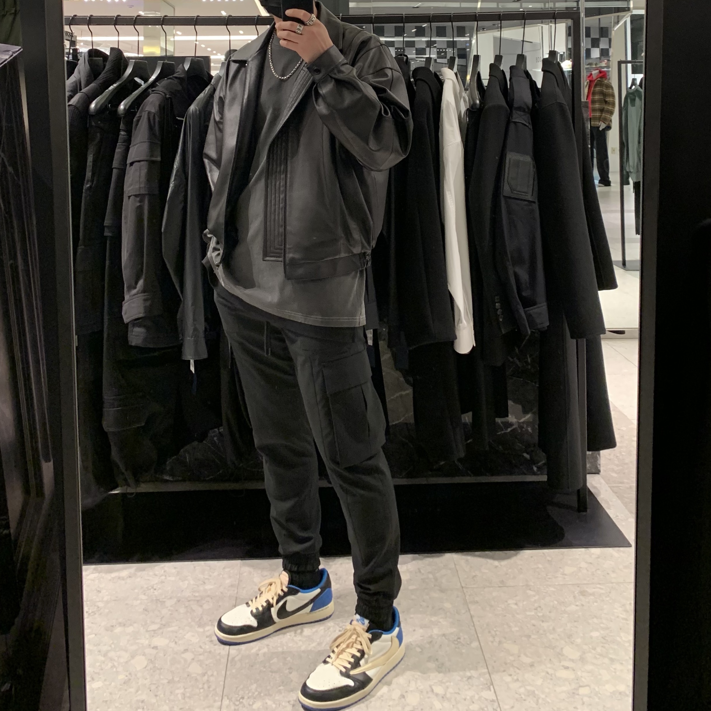 Jordan 1 x Travis Scott x Fragment Retro Low OG SP Military Blue, Essentials Long Sleeve French Terry Polo Black - 21SS 착용 스타일 - 3