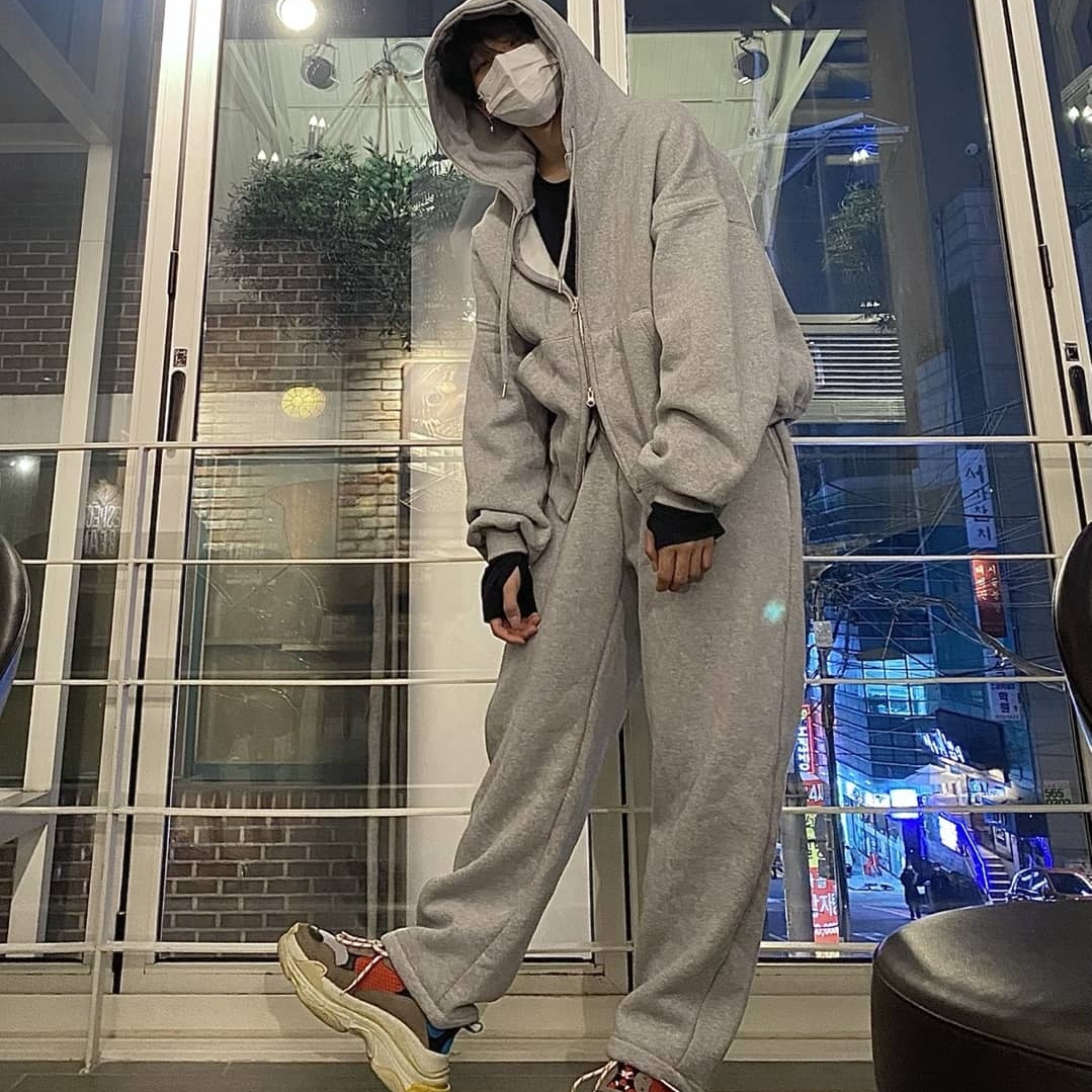 Balenciaga Triple S Grey Red Blue 2018 Reissue 착용 스타일