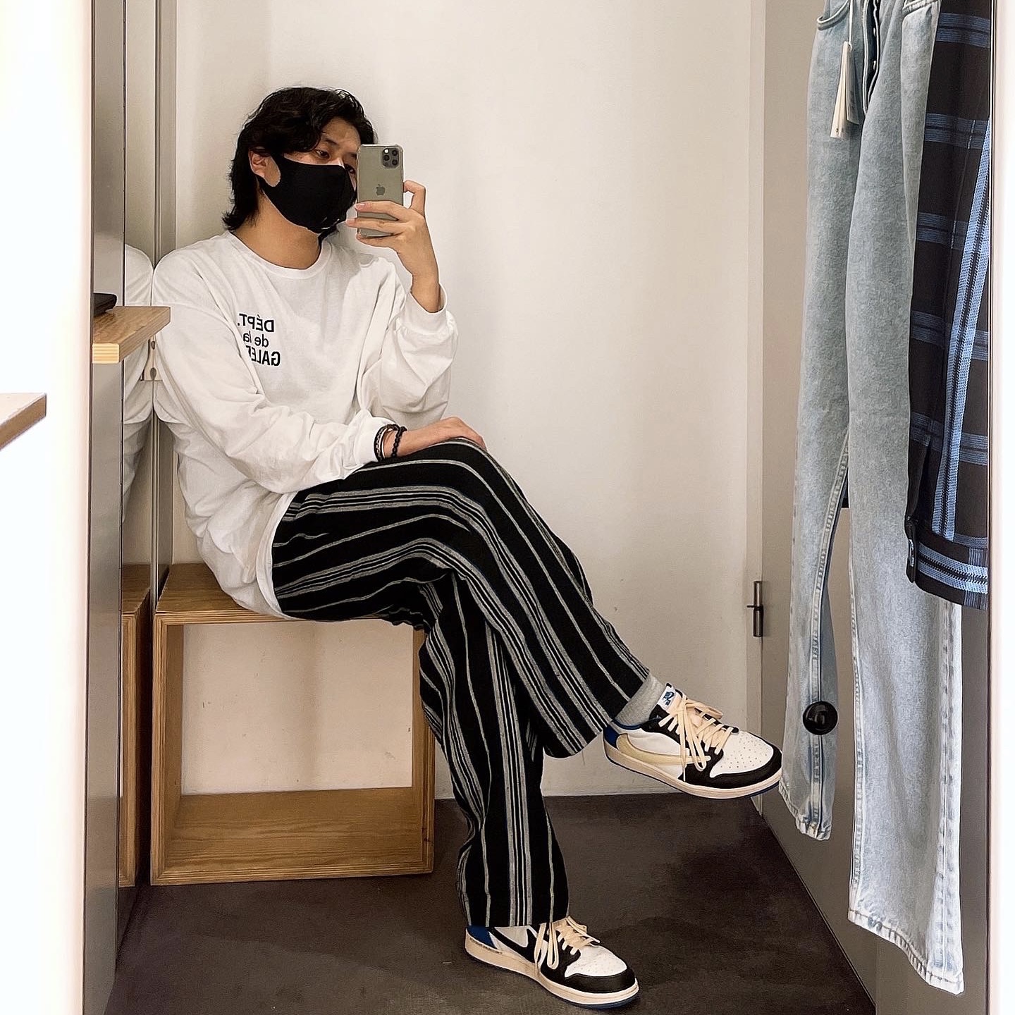 Jordan 1 x Travis Scott x Fragment Retro Low OG SP Military Blue 착용 스타일