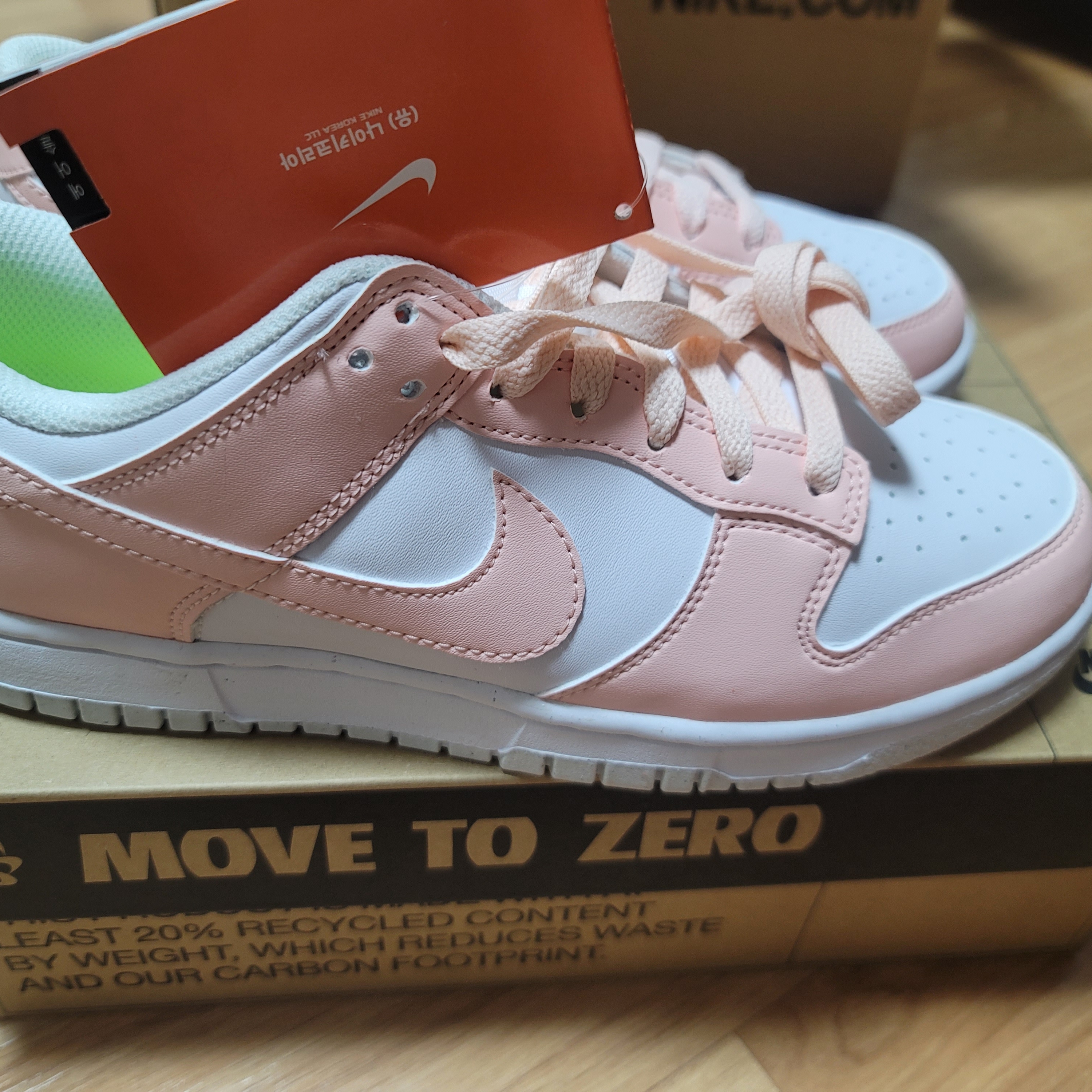 (W) Nike Dunk Low Next Nature Pale Coral 착용 스타일 - 1