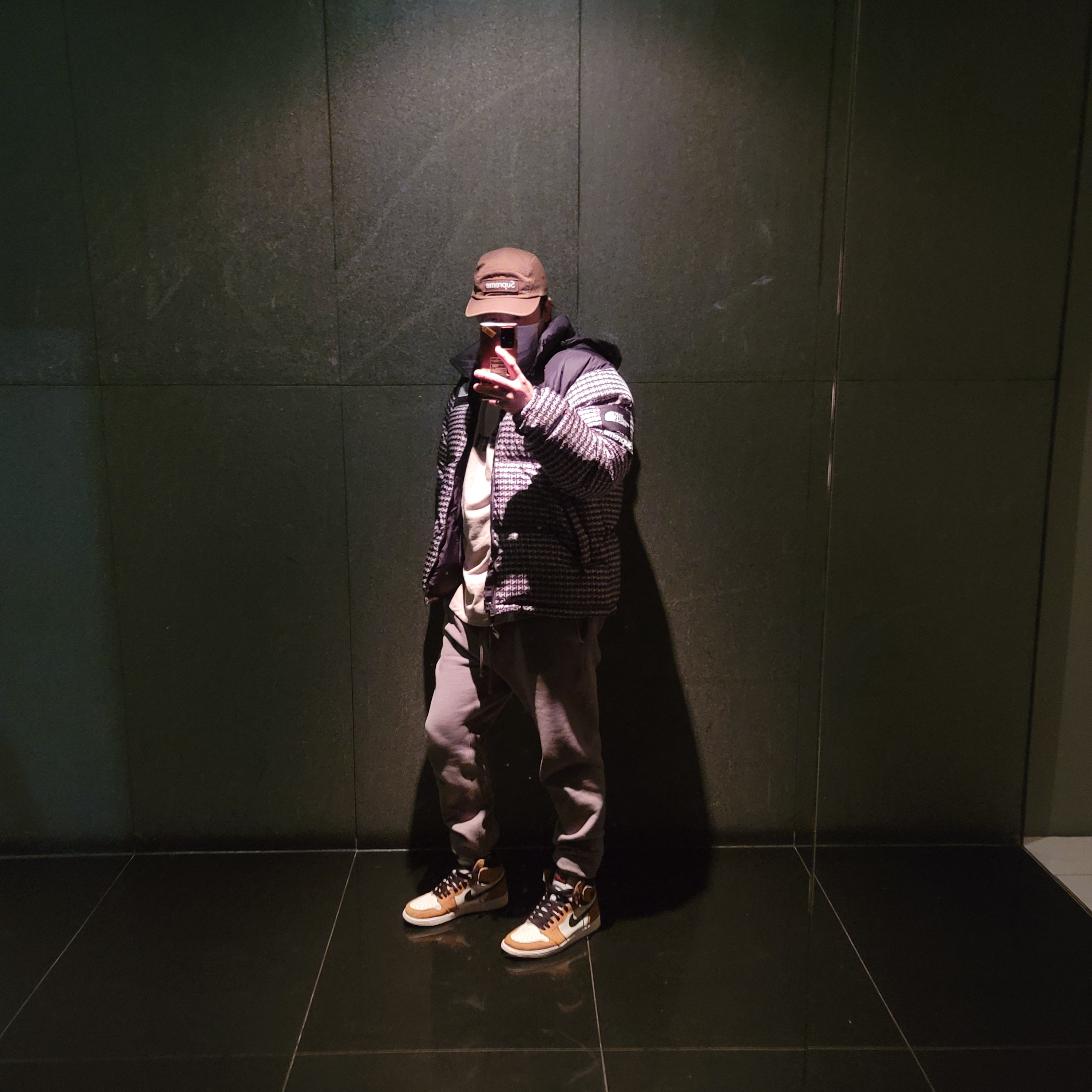 Supreme x The North Face Studded Nuptse Jacket Black - 21SS 착용 스타일
