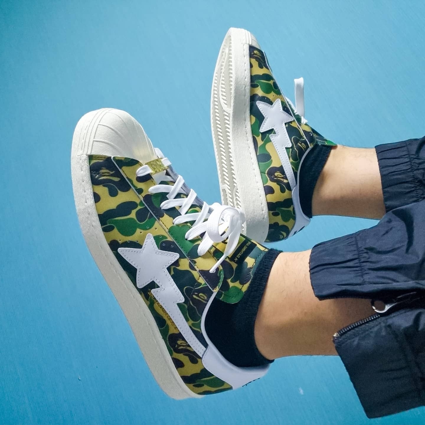 Adidas x BAPE Superstar 80s Green Camo 착용 스타일 - 1