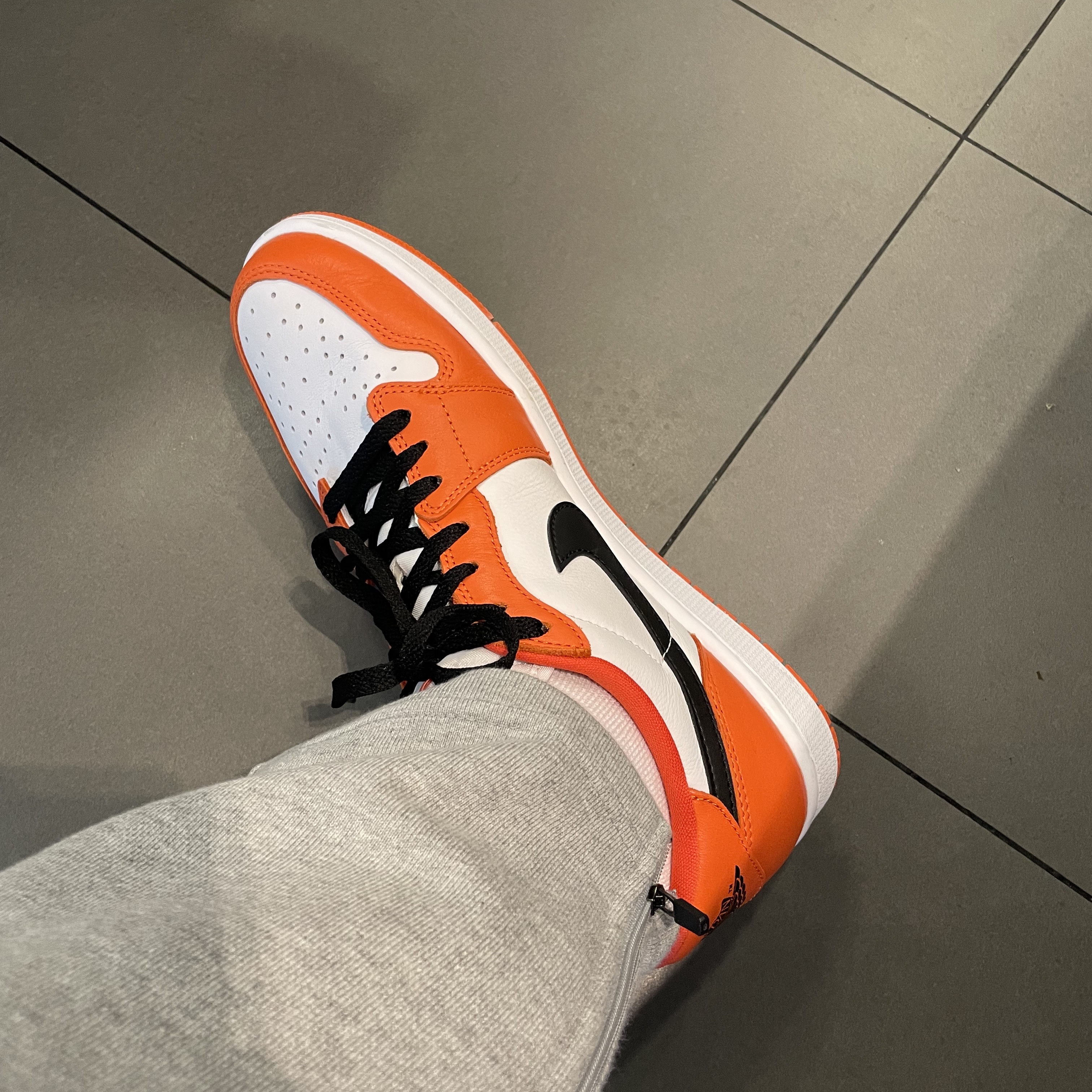 Jordan 1 Low OG Starfish 착용 스타일