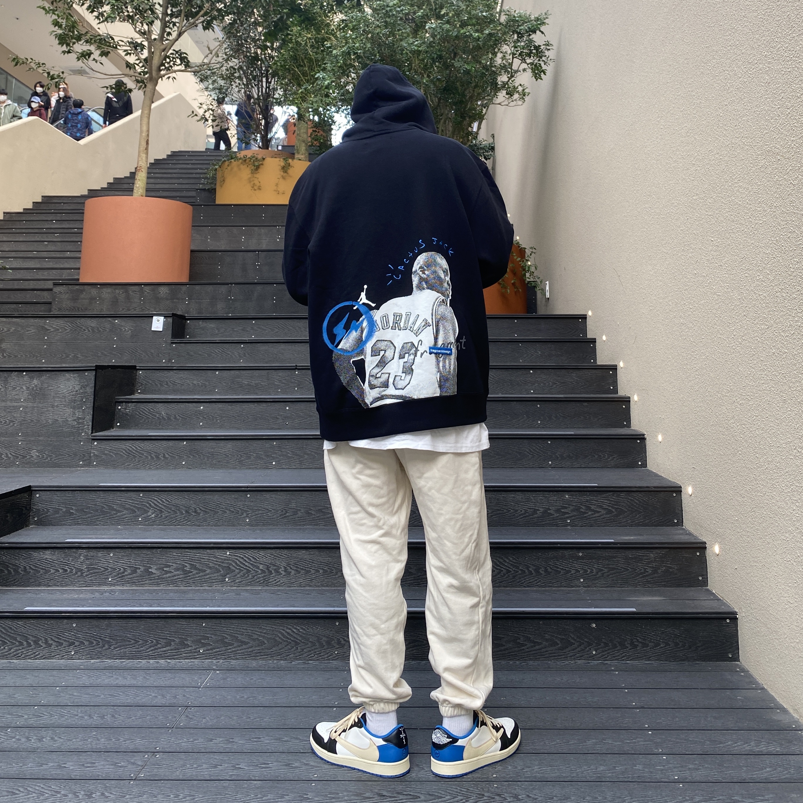 Jordan 1 x Travis Scott x Fragment Retro Low OG SP Military Blue, Jordan x Travis Scott x Fragment Hoodie Black (DJ0615-010) 착용 스타일