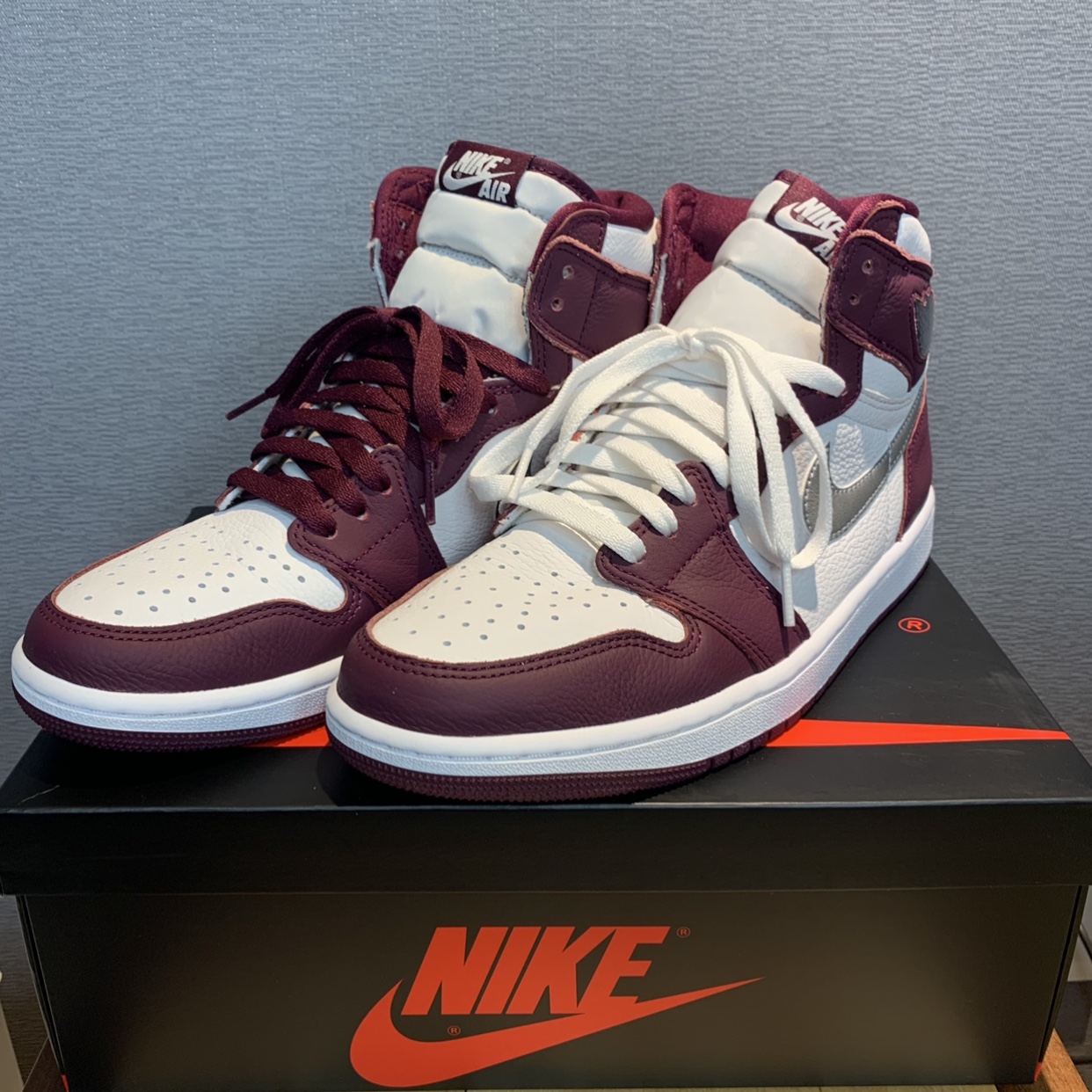 Jordan 1 Retro High OG Bordeaux 착용 스타일 - 2
