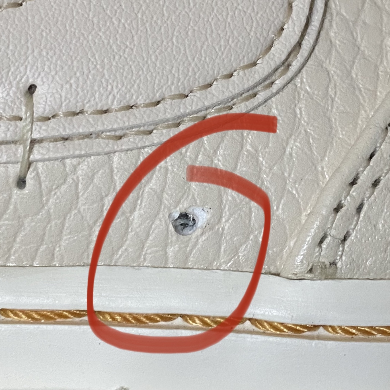 Nike Air Force 1 Luxe Pearl White 착용 스타일 - 1