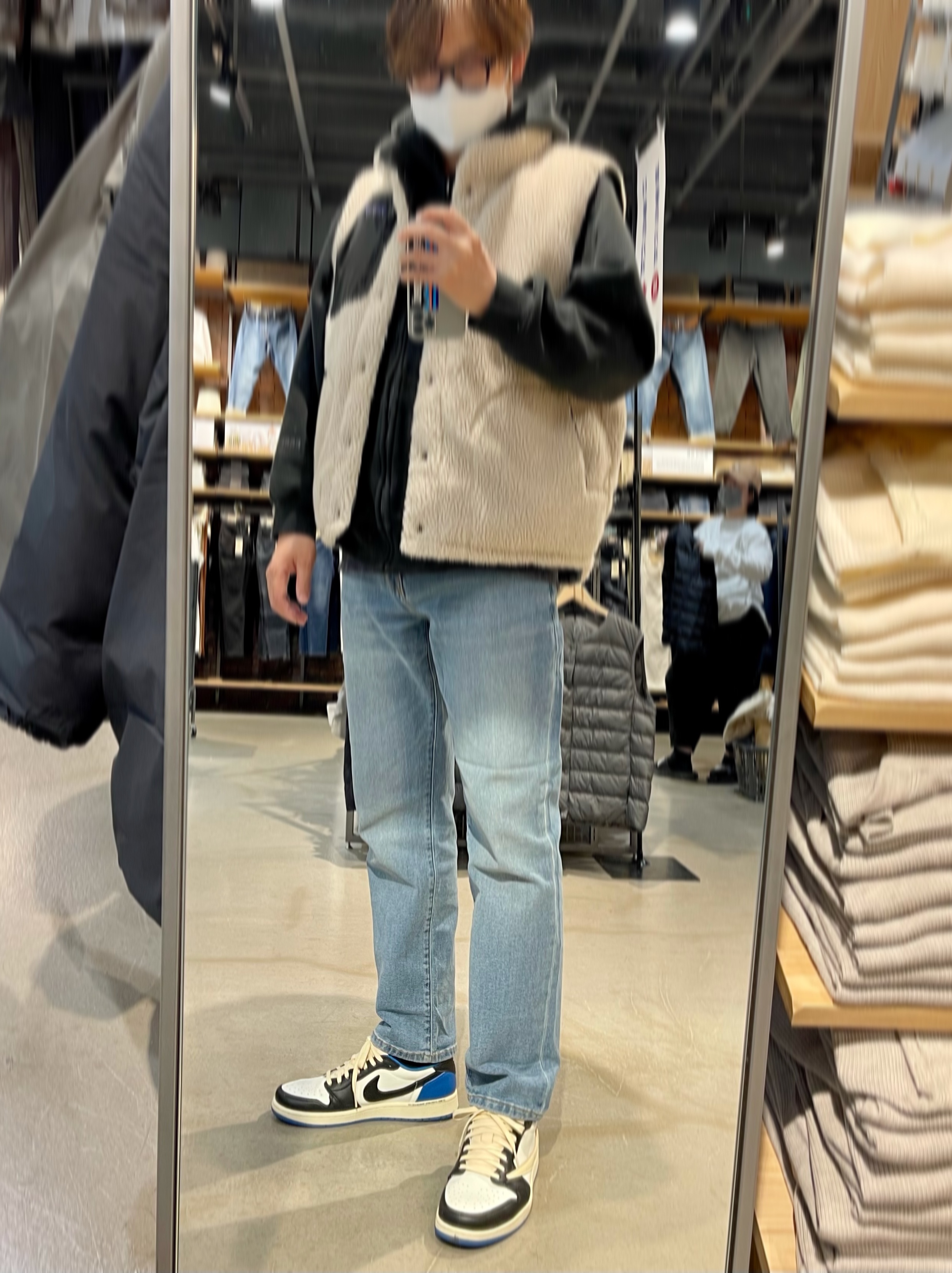 Jordan 1 x Travis Scott x Fragment Retro Low OG SP Military Blue 착용 스타일 - 1