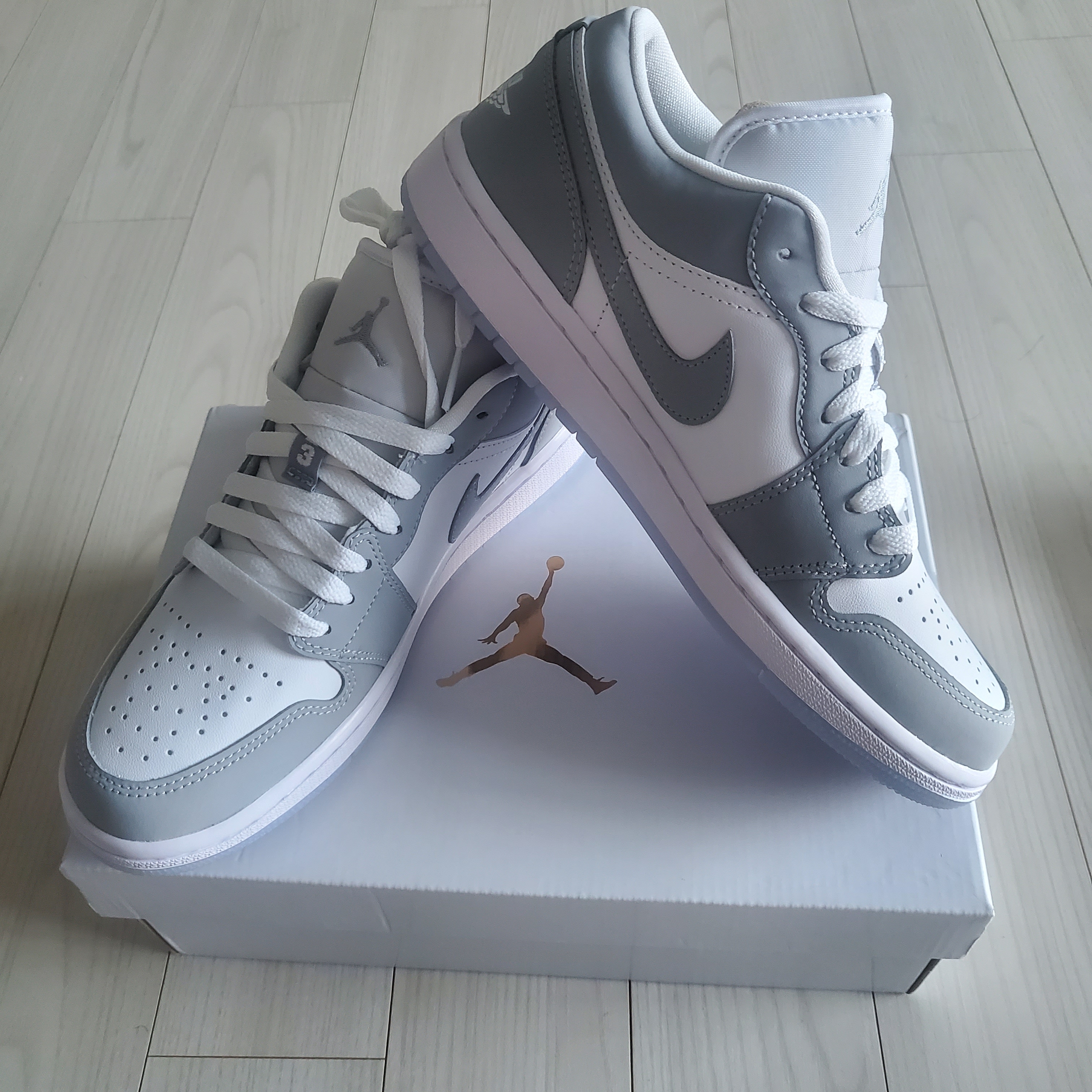 (W) Jordan 1 Low White Wolf Grey 착용 스타일