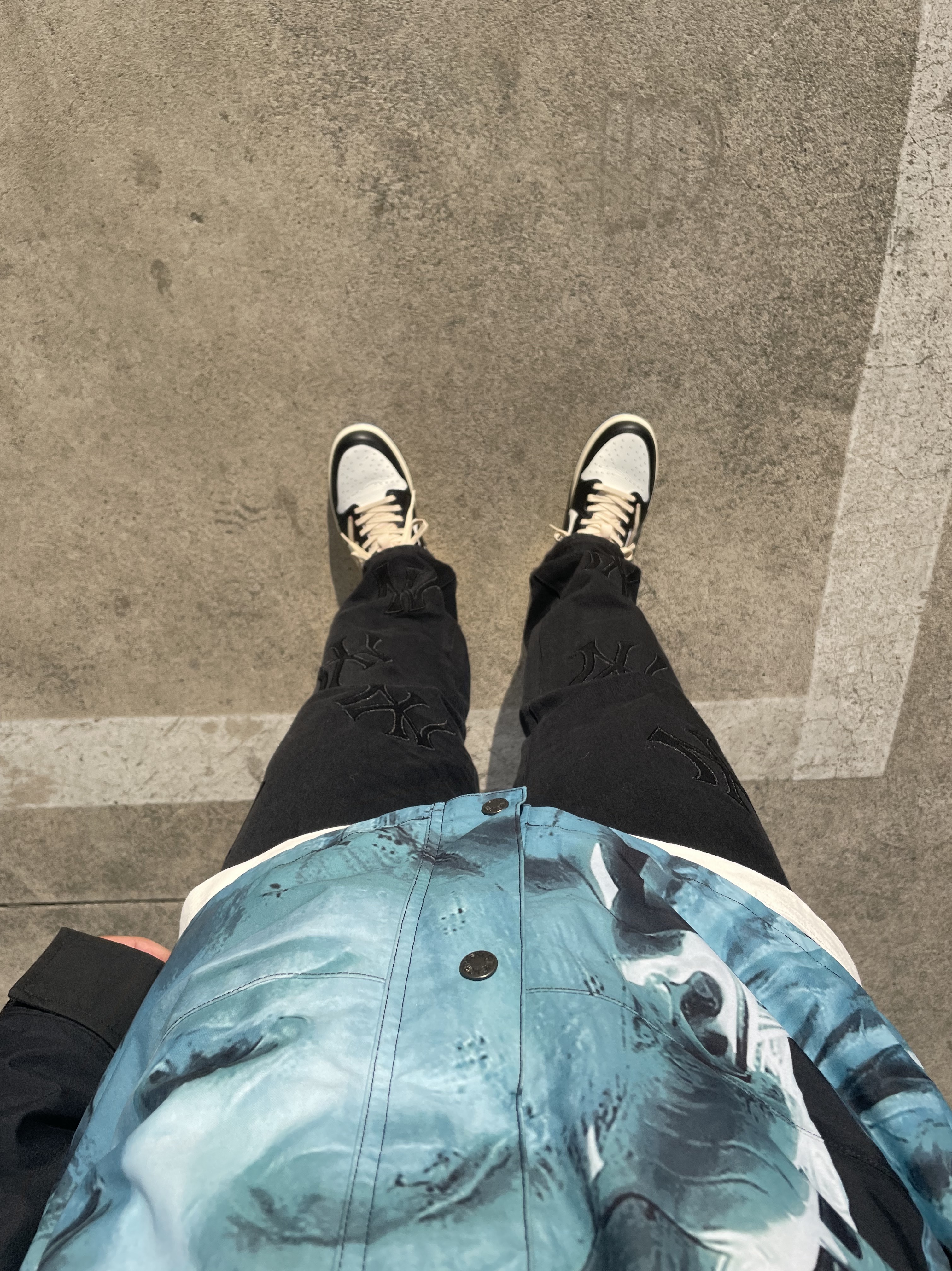 Supreme x Stone Island Corduroy Jacket Black - 20FW, Alexander McQueen Oversized Sneakers White Black 착용 스타일 - 4