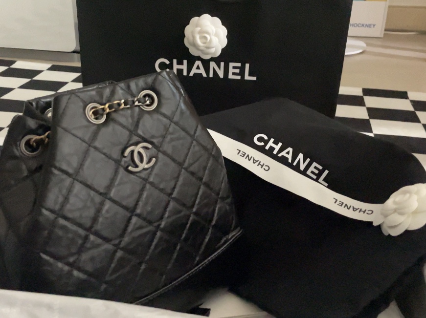 Chanel Small Gabrielle Backpack Aged Calfskin & Gold Silver Black 착용 스타일