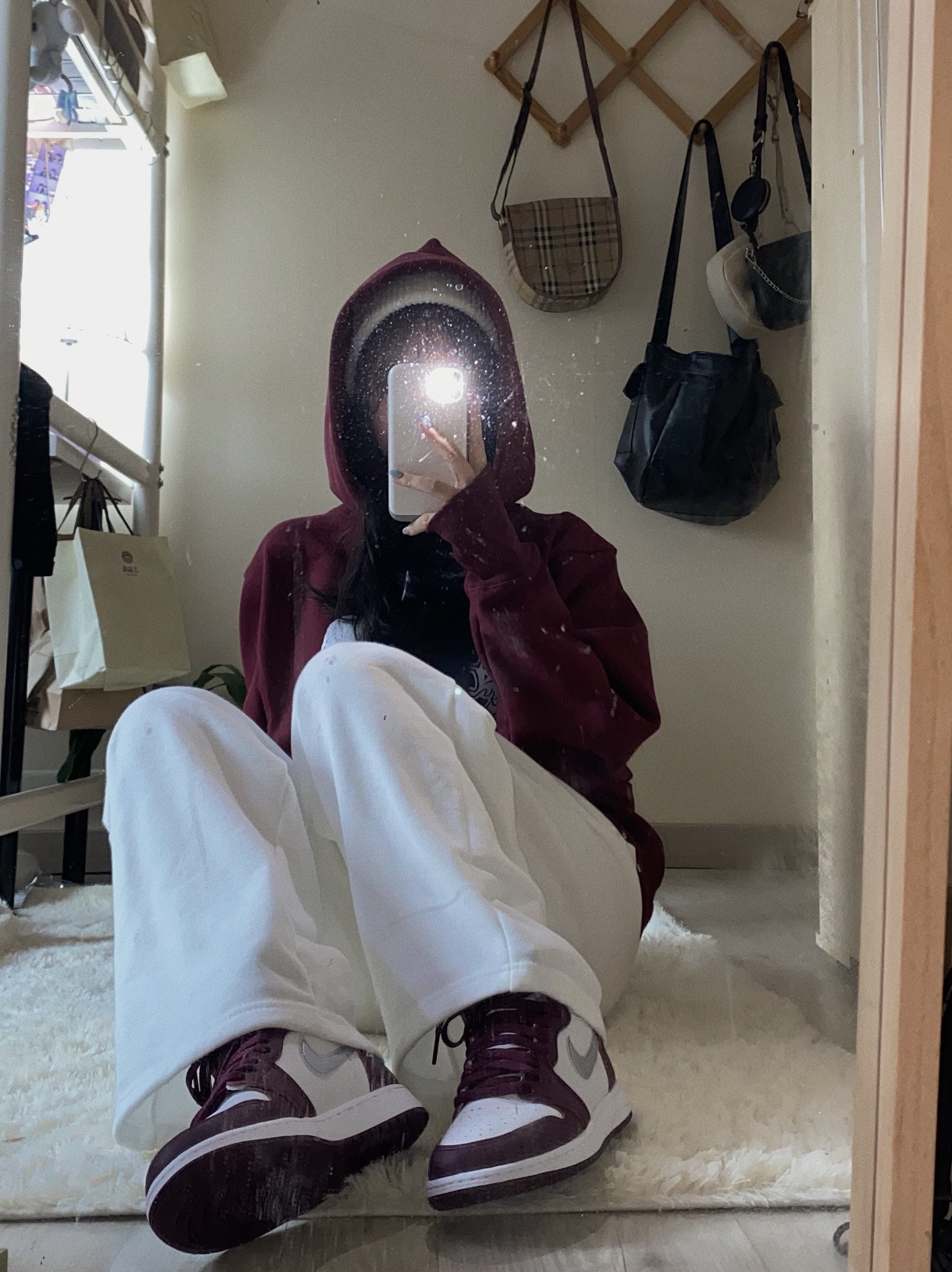 Jordan 1 Retro High OG Bordeaux, (GS) Jordan 1 Retro High OG Bordeaux 착용 스타일 - 3