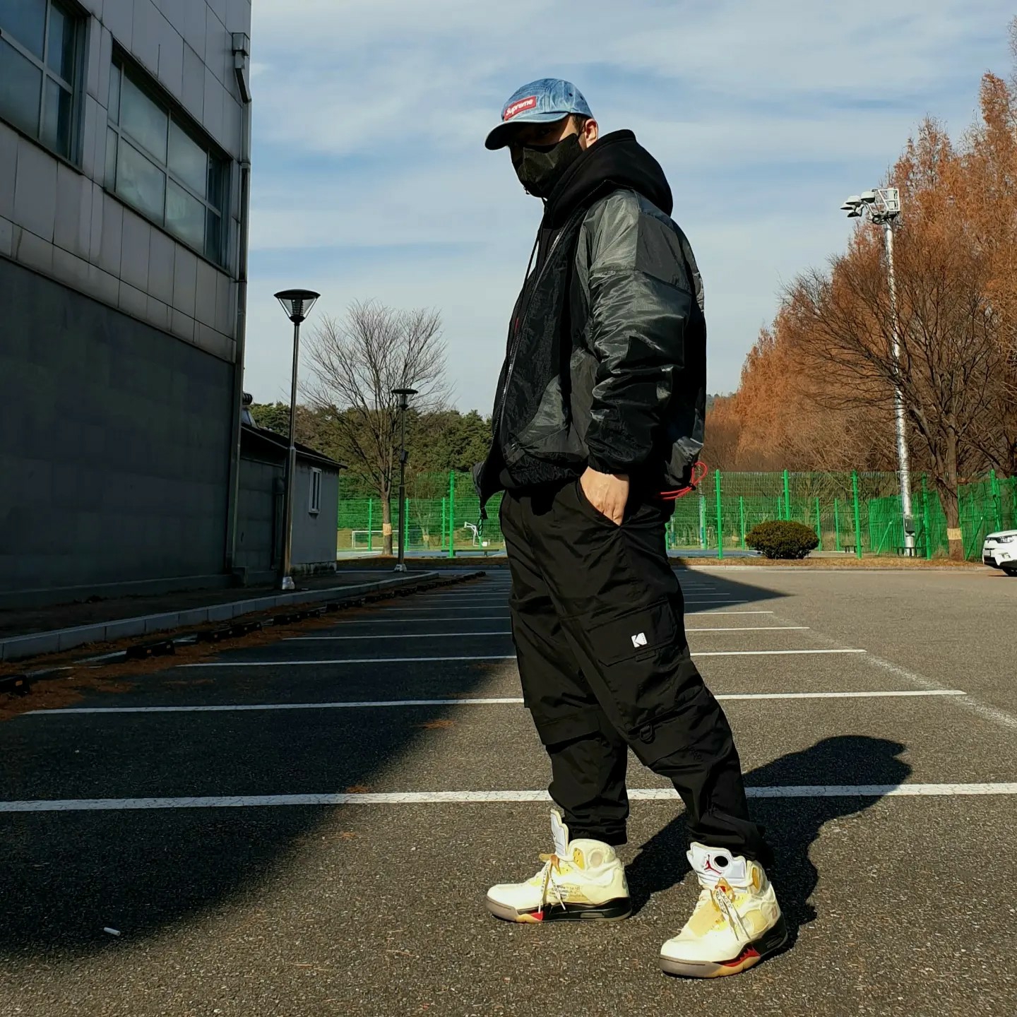 Supreme Washed Chino Twill Camp Cap Denim - 21FW, Jordan x Off-White Woven Jacket Black - US/EU 착용 스타일 - 1
