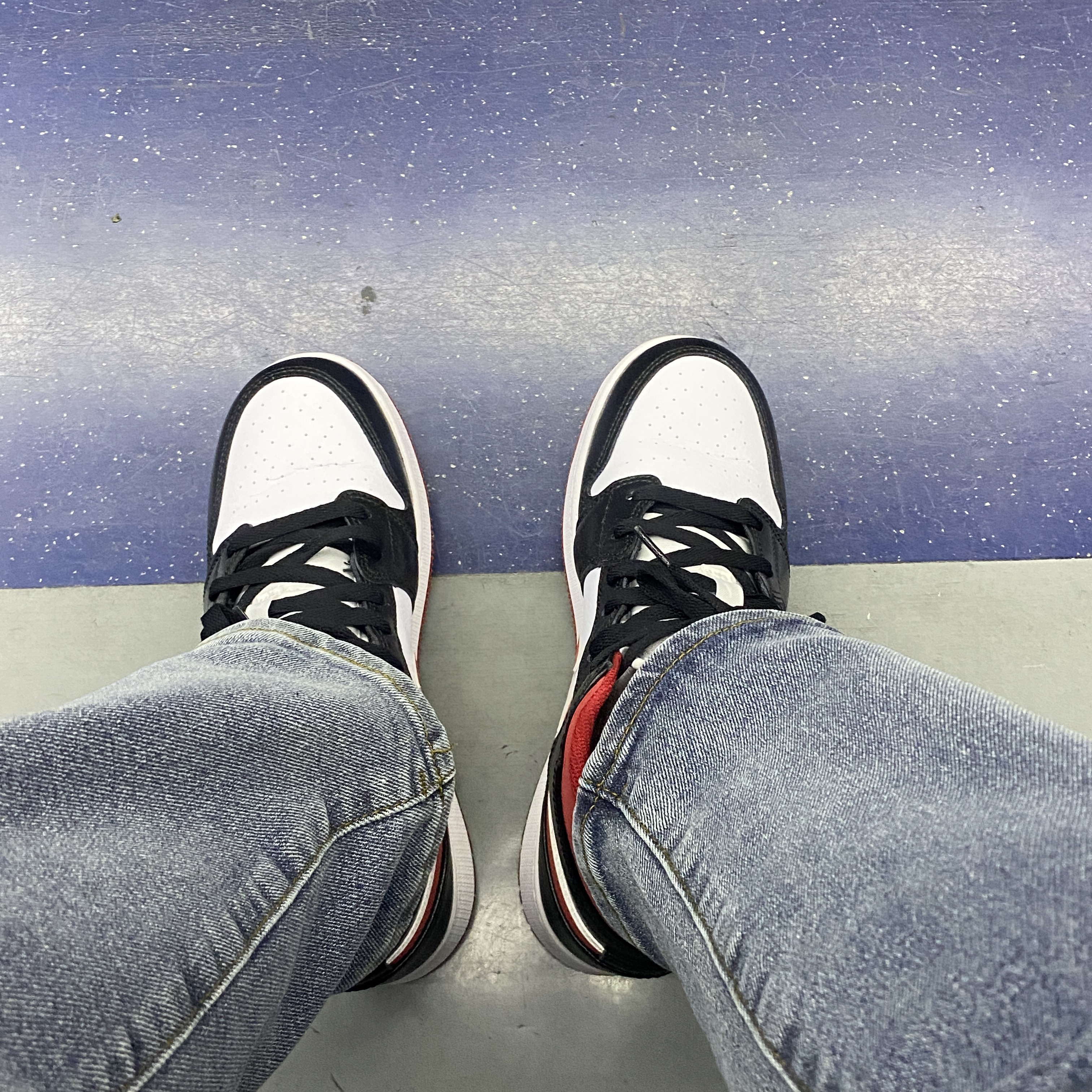 (GS) Jordan 1 Mid Gym Red Black White 착용 스타일 - 1