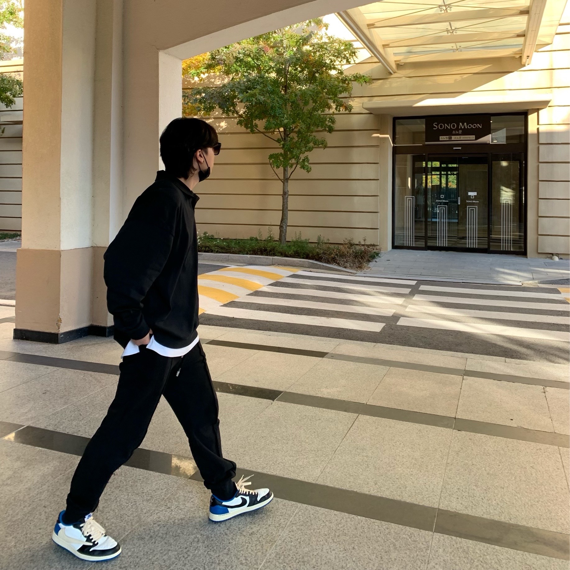 Jordan 1 x Travis Scott x Fragment Retro Low OG SP Military Blue, Essentials Long Sleeve French Terry Polo Black - 21SS 착용 스타일 - 1