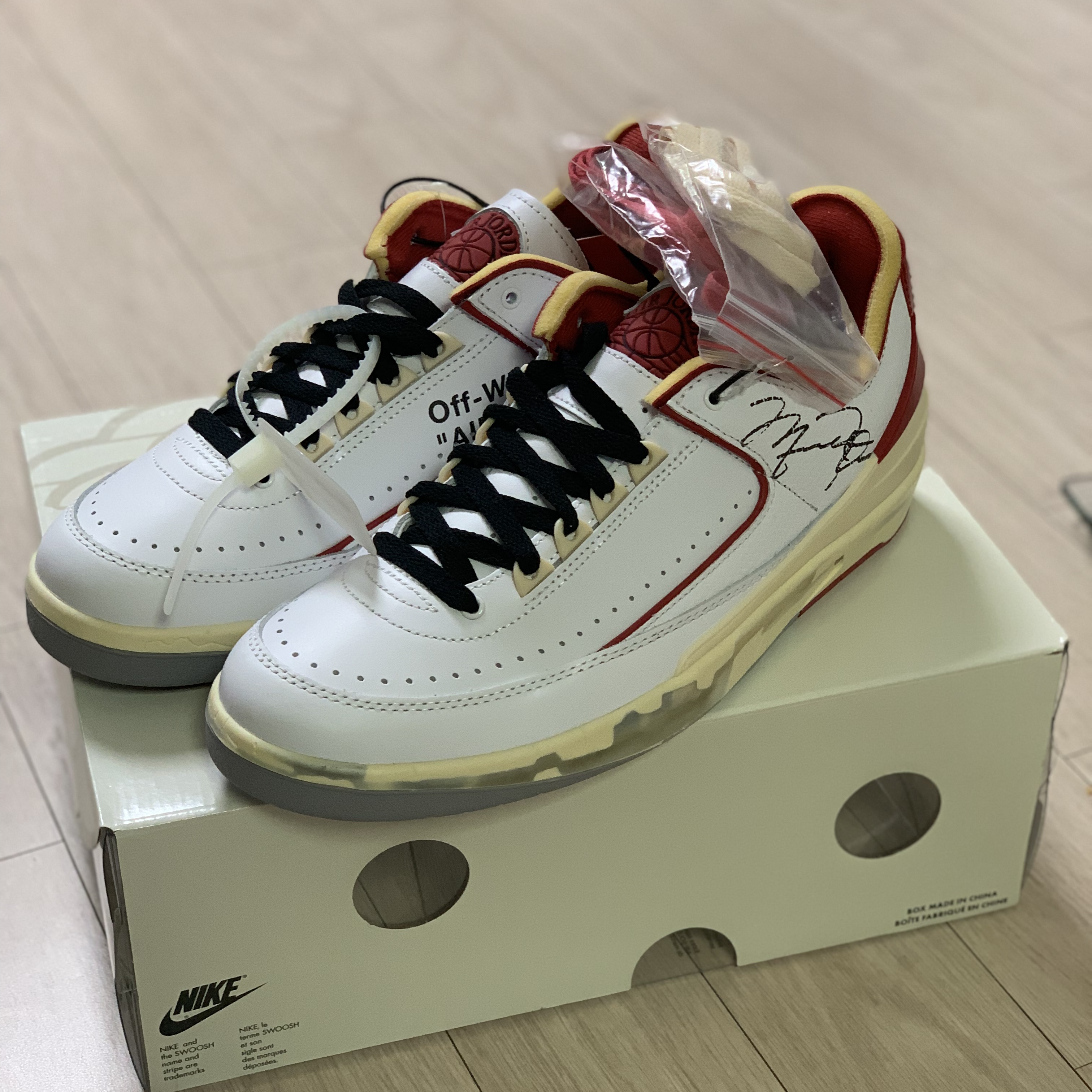 Jordan 2 x Off-White Retro Low SP White and Varsity Red 착용 스타일 - 4