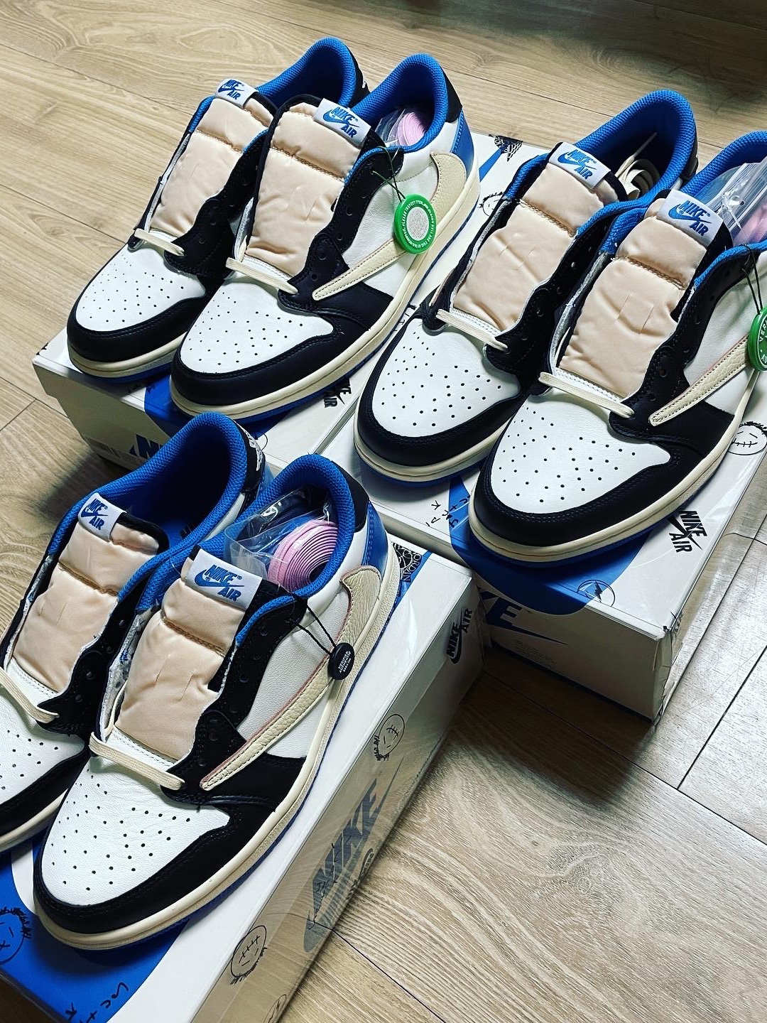 Jordan 1 x Travis Scott x Fragment Retro Low OG SP Military Blue, Nike NRG Solo Swoosh Fleece Pants Dark Grey Heather - Asia 착용 스타일 - 3