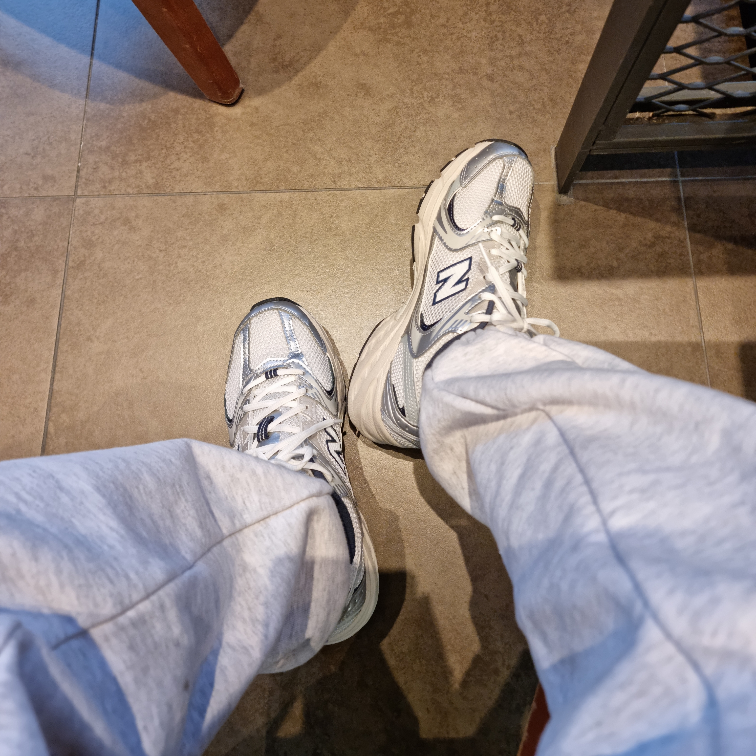 New Balance 530 Steel Grey 착용 스타일