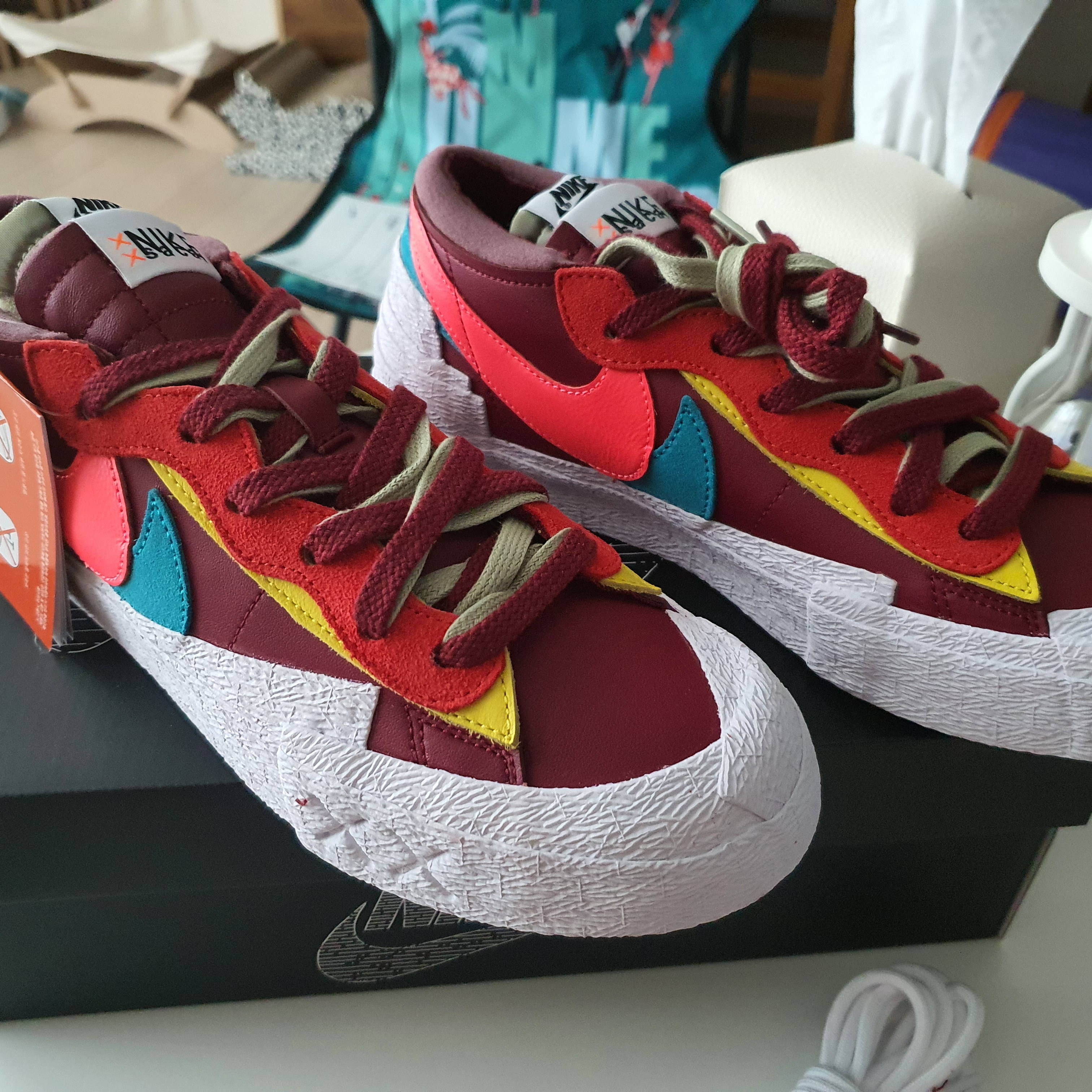 Nike x Sacai x Kaws Blazer Low Team Red 착용 스타일 - 1