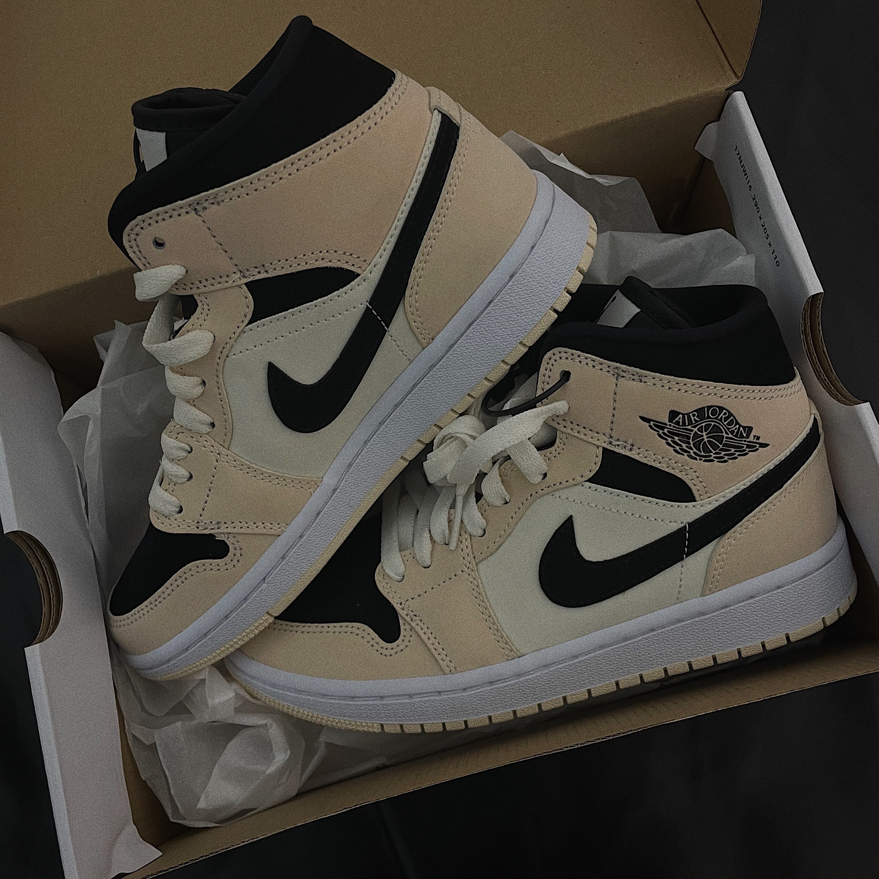 (W) Jordan 1 Mid Barely Orange 착용 스타일