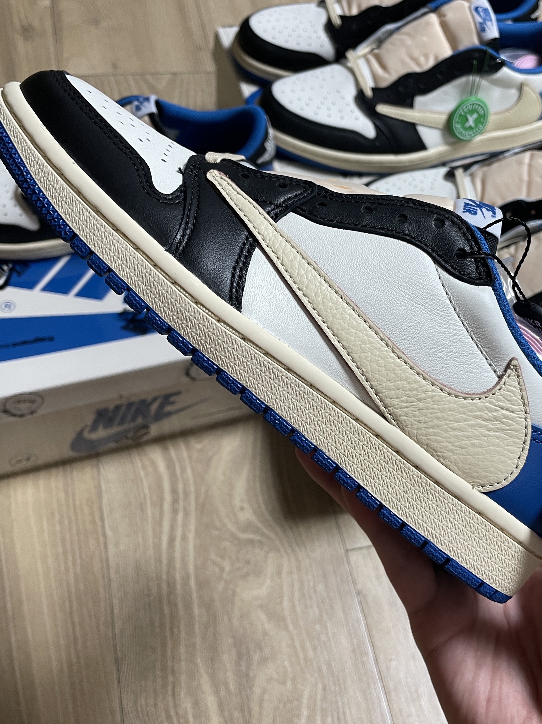 Jordan 1 x Travis Scott x Fragment Retro Low OG SP Military Blue, Nike NRG Solo Swoosh Fleece Pants Dark Grey Heather - Asia 착용 스타일 - 5