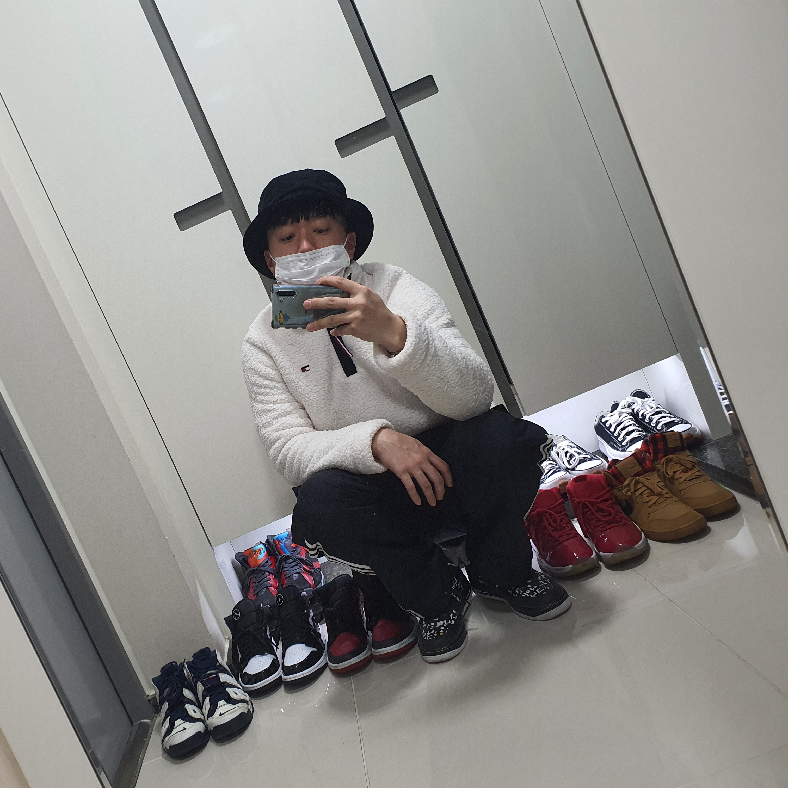 Nike Air Force 1 '07 LV8 Hangul Day, Jordan 1 Mid SE ASW Black 착용 스타일