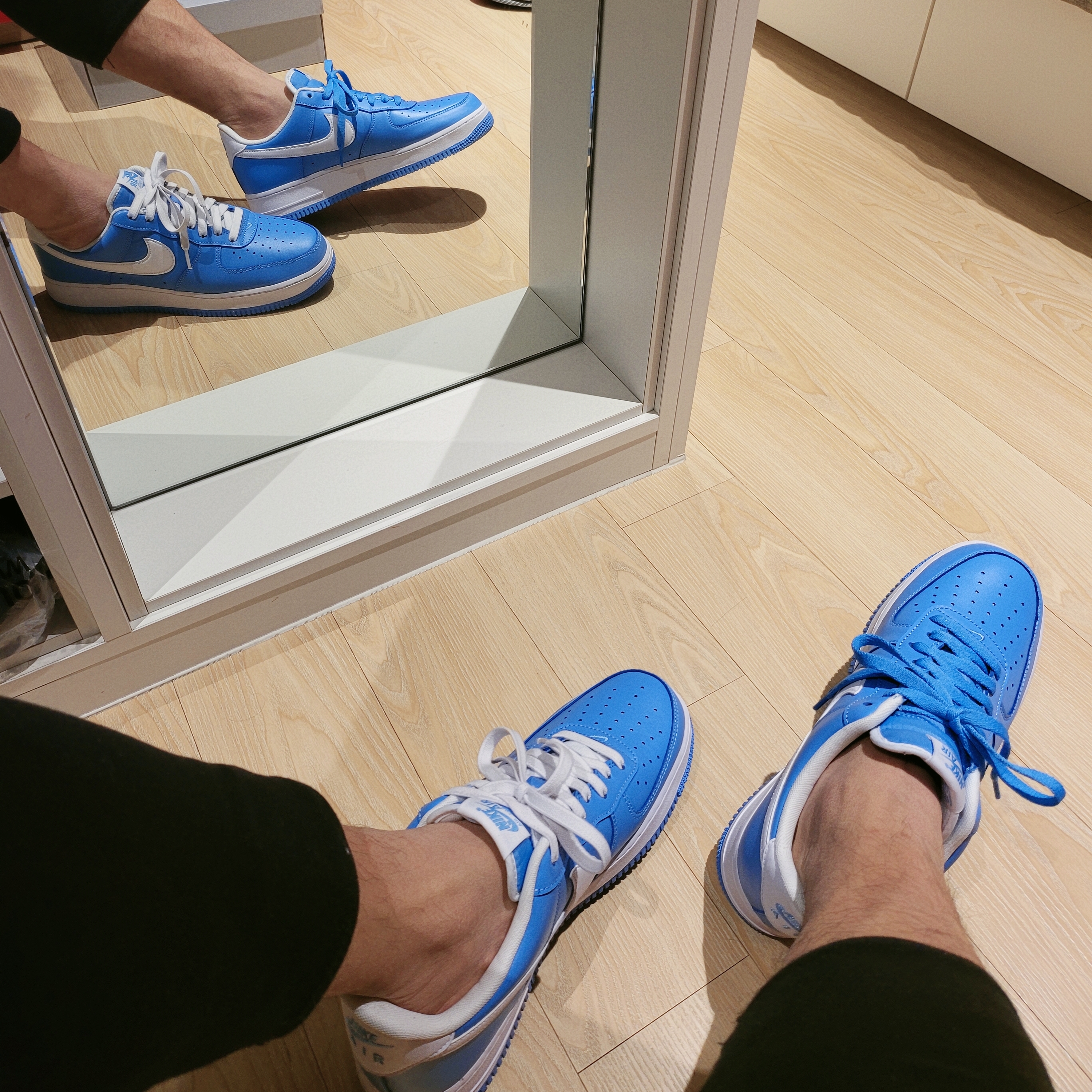 Nike Air Force 1 '07 Low University Blue 착용 스타일 - 1