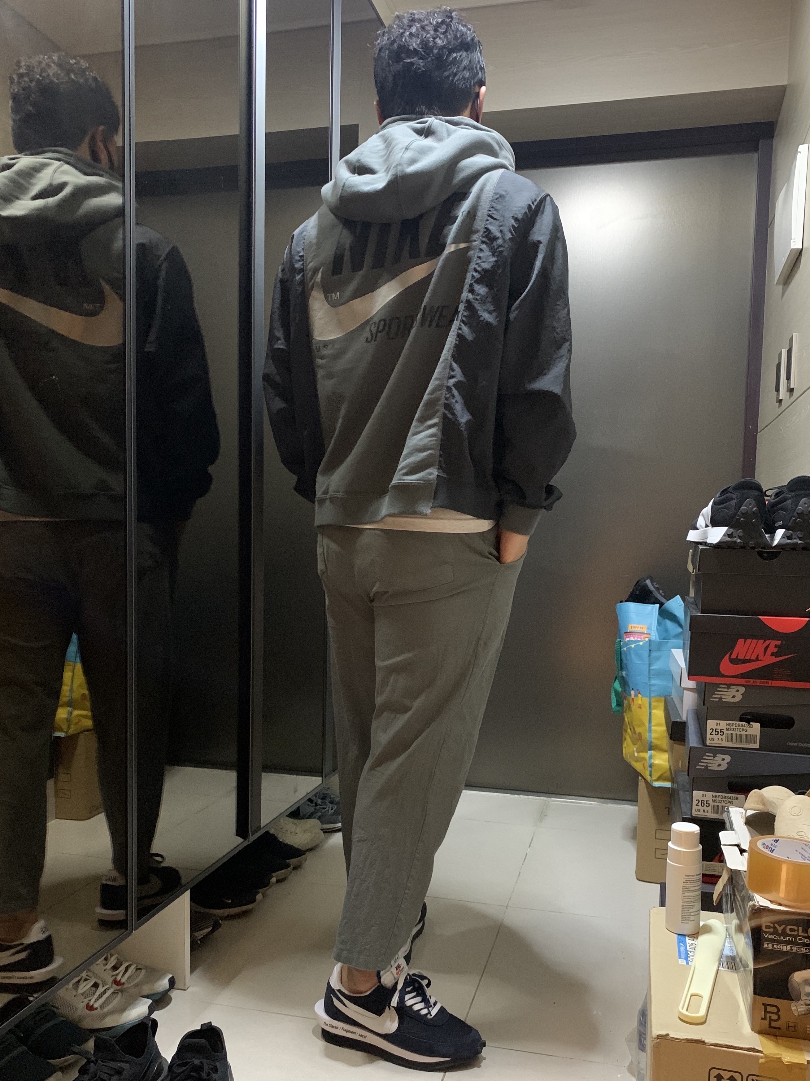 Nike x Sacai x Fragment LDWaffle Blackened Blue, Nike NSW Hoodie BRS Iron Grey 착용 스타일