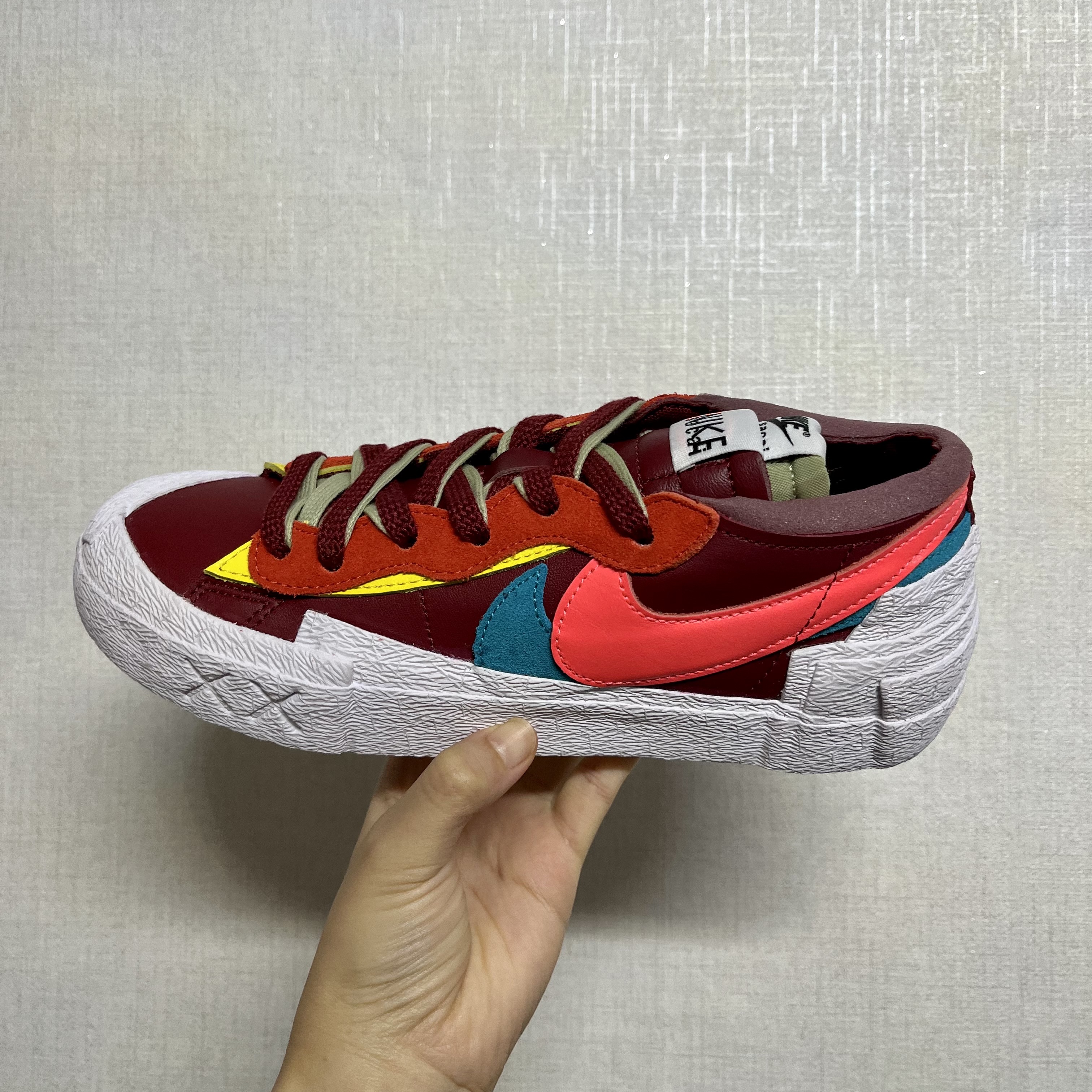 Nike x Sacai x Kaws Blazer Low Team Red 착용 스타일